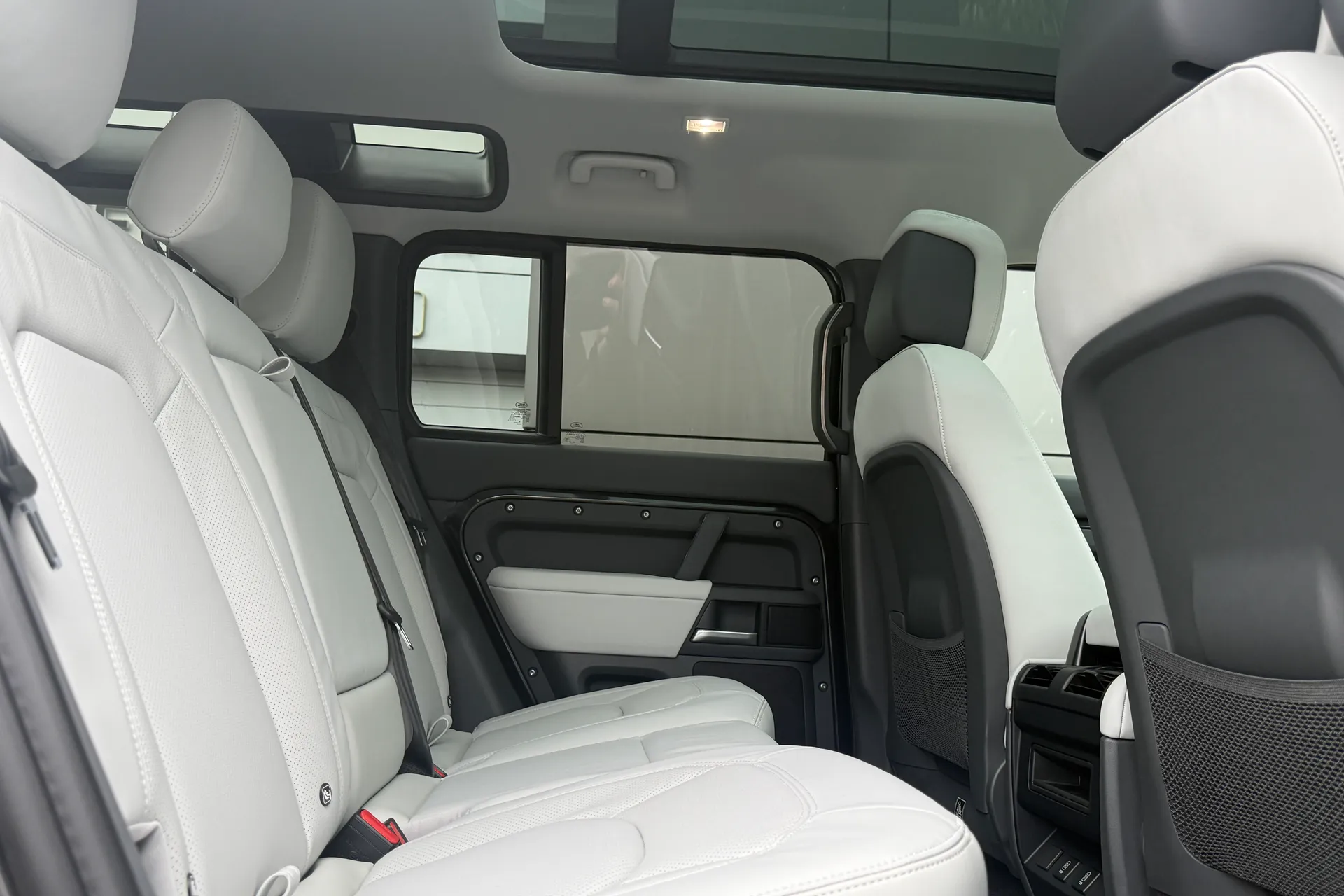 LAND ROVER Defender 110 thumbnail image number 42