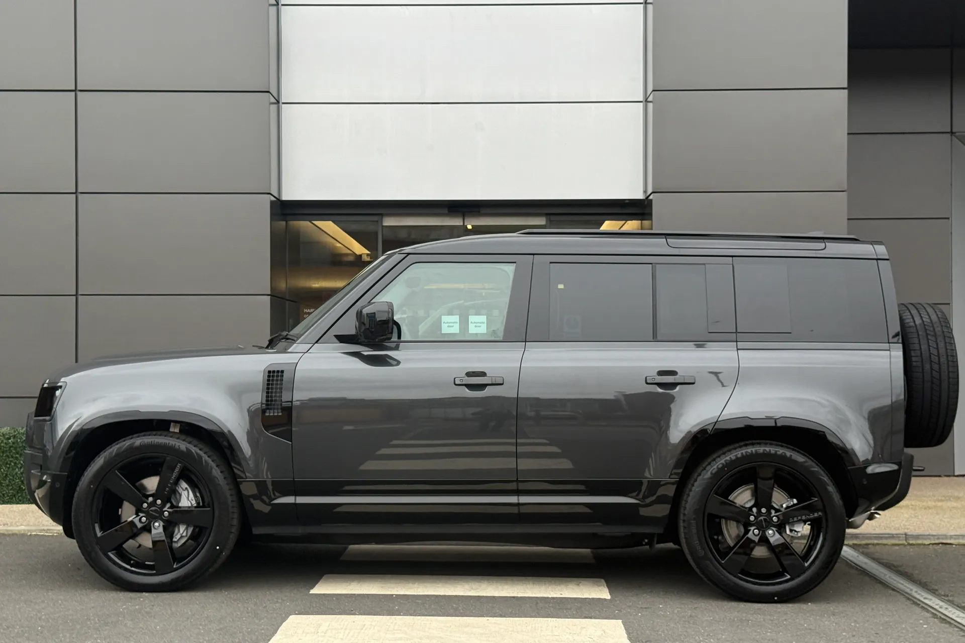 LAND ROVER Defender 110 thumbnail image number 6