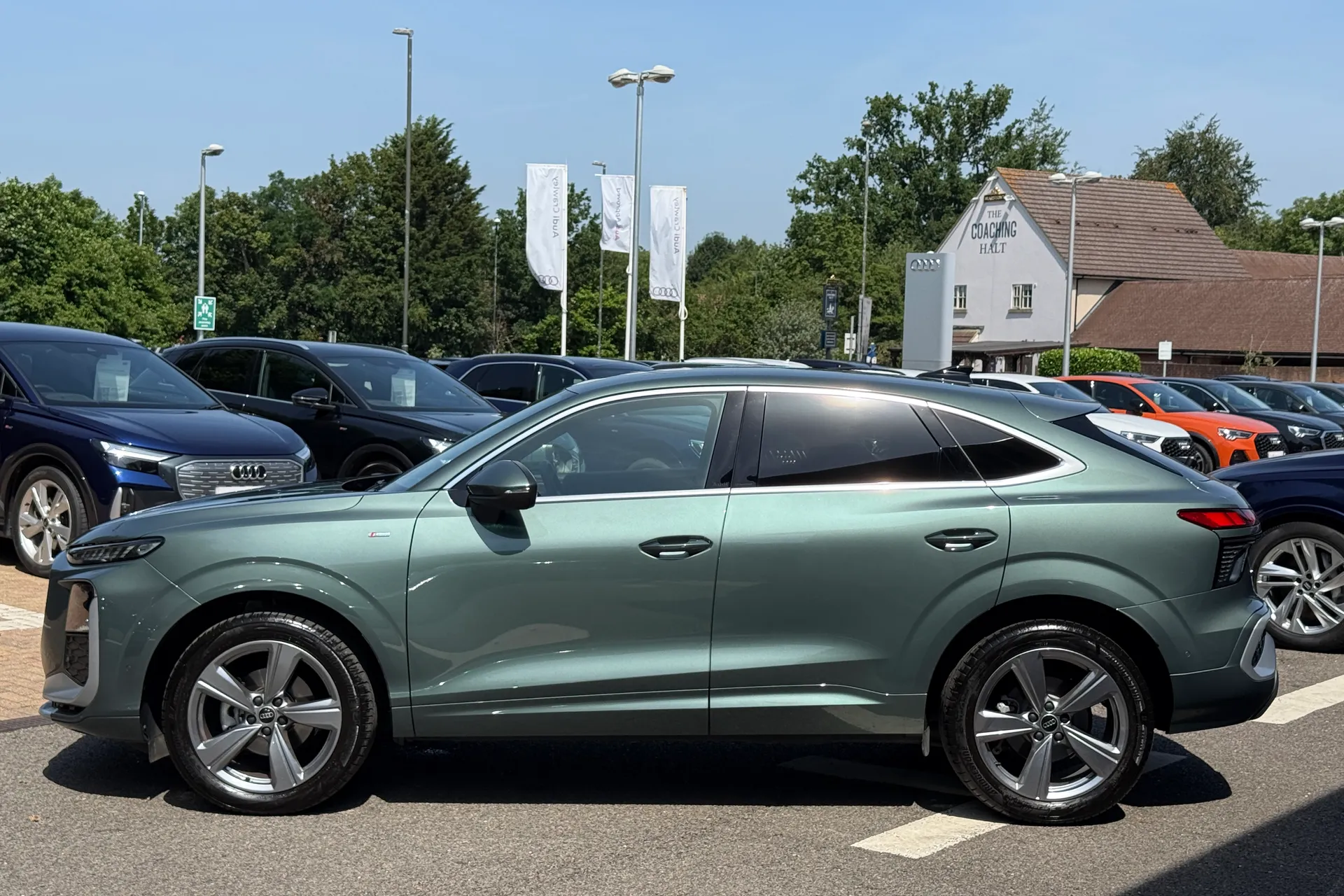 Audi Q3 thumbnail image number 50