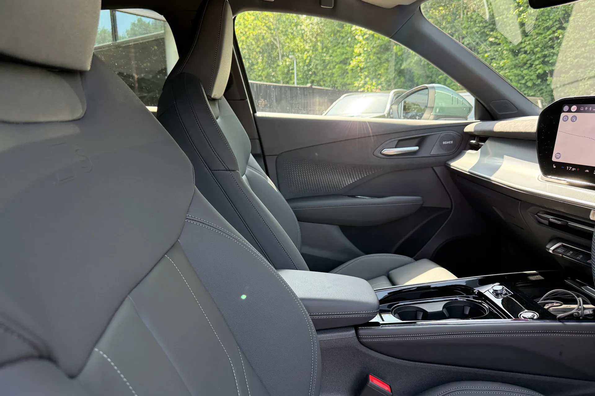 Audi Q3 thumbnail image number 32