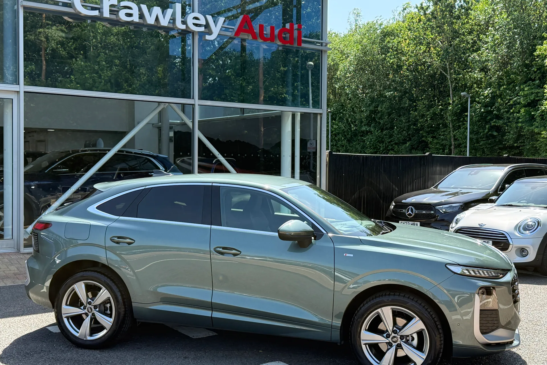 Audi Q3 thumbnail image number 2