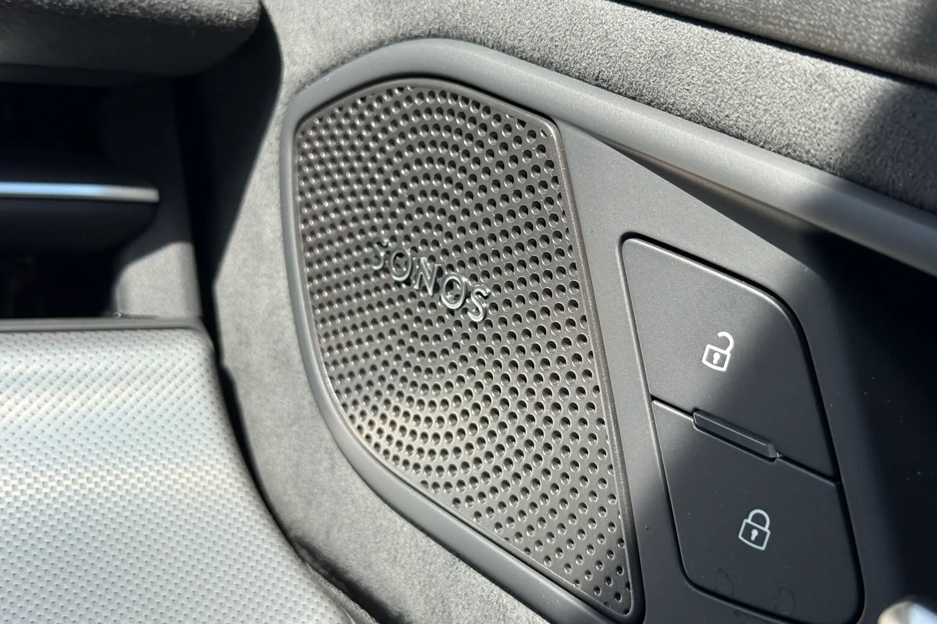Audi Q3 thumbnail image number 23