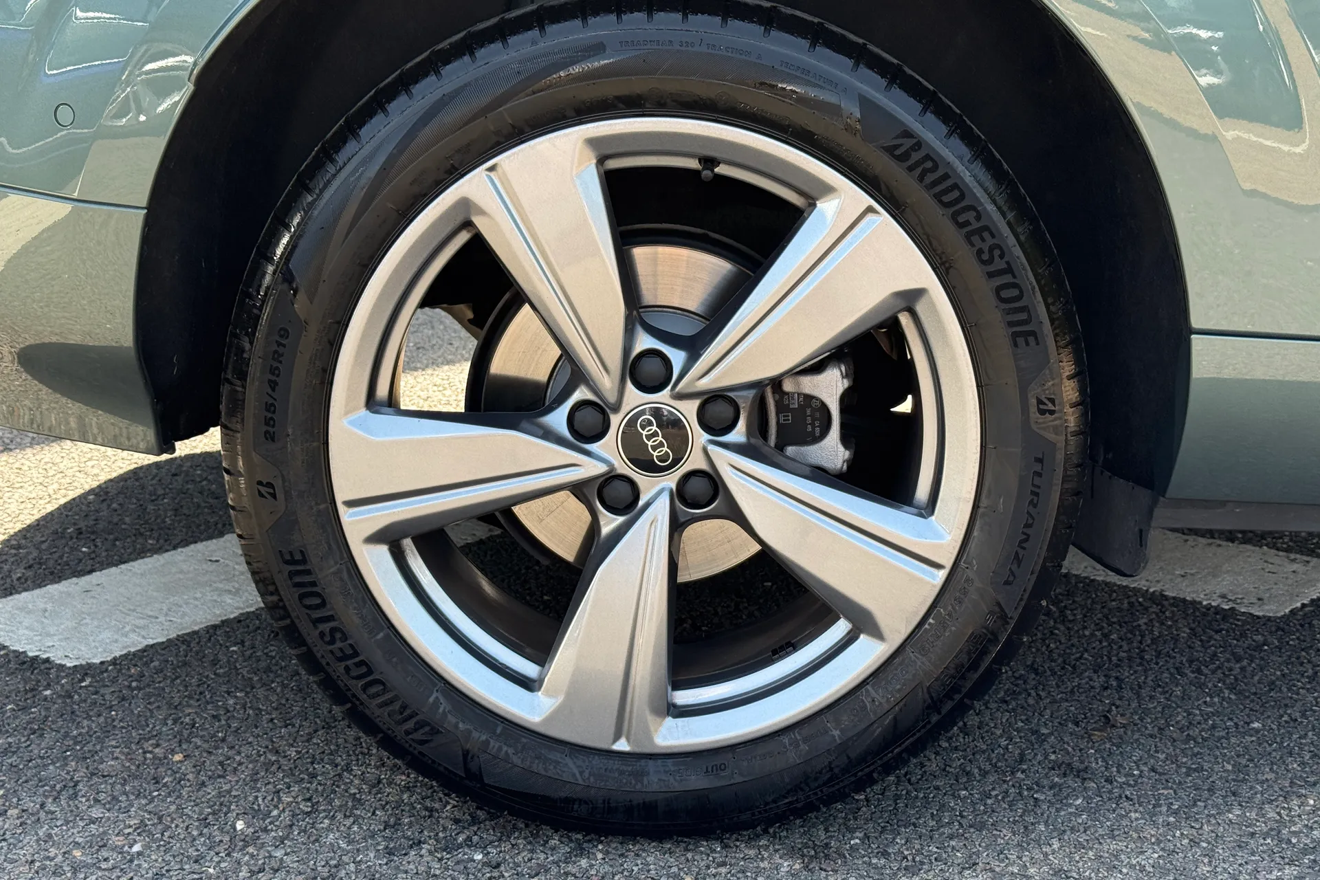 Audi Q3 thumbnail image number 33