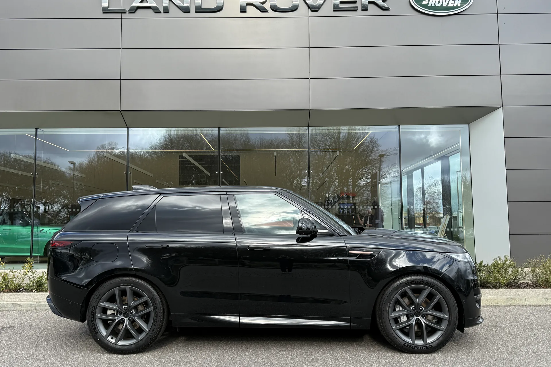 LAND ROVER RANGE ROVER SPORT thumbnail image number 2