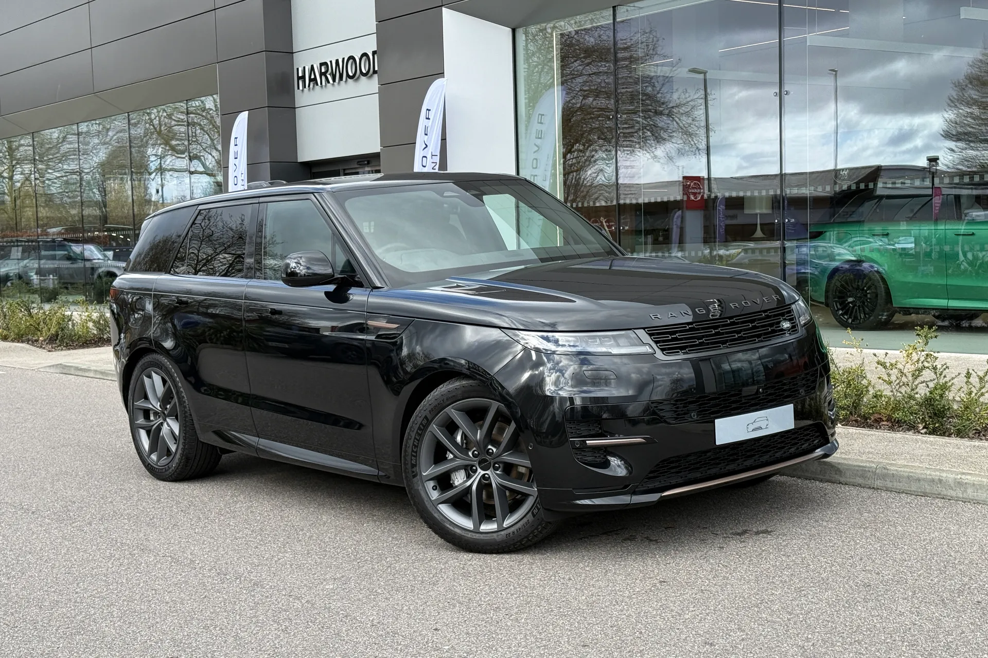 LAND ROVER RANGE ROVER SPORT focused image