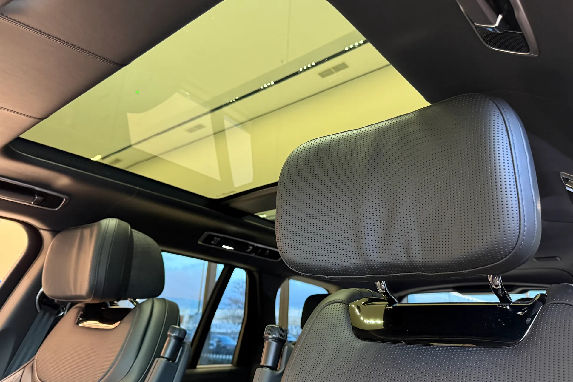 LAND ROVER RANGE ROVER thumbnail image number 4