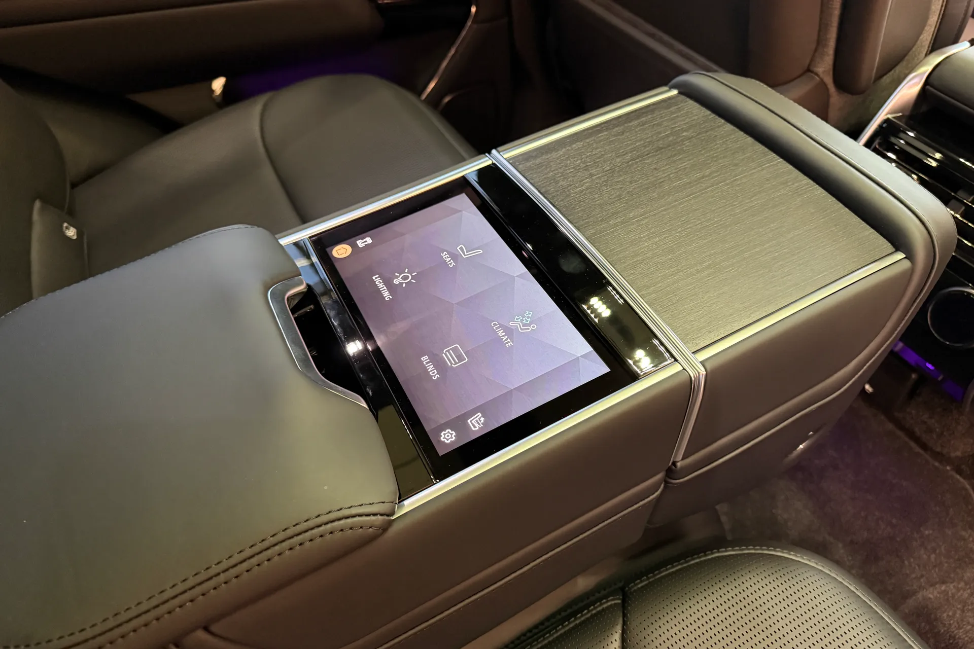 LAND ROVER RANGE ROVER thumbnail image number 36