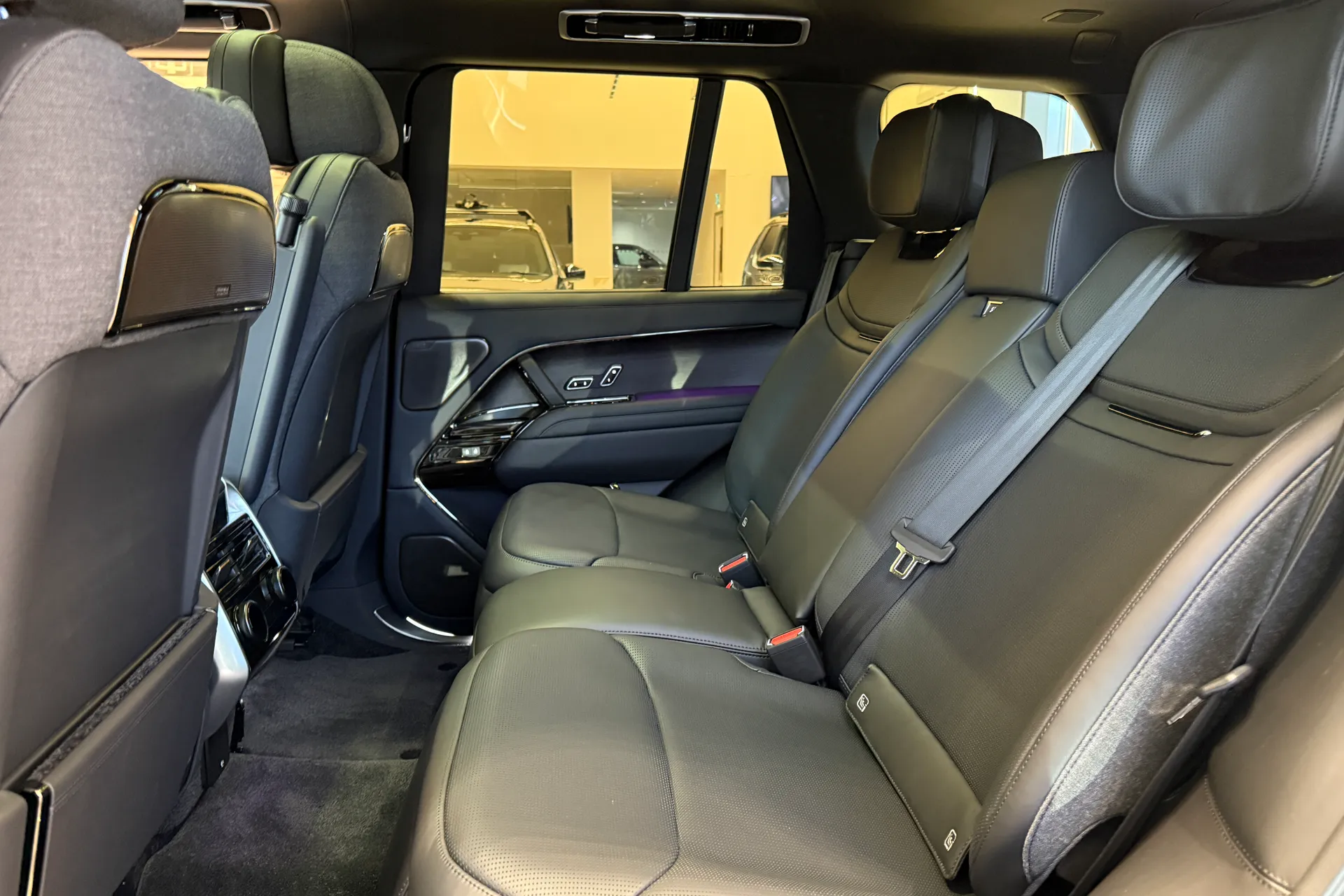 LAND ROVER RANGE ROVER thumbnail image number 44