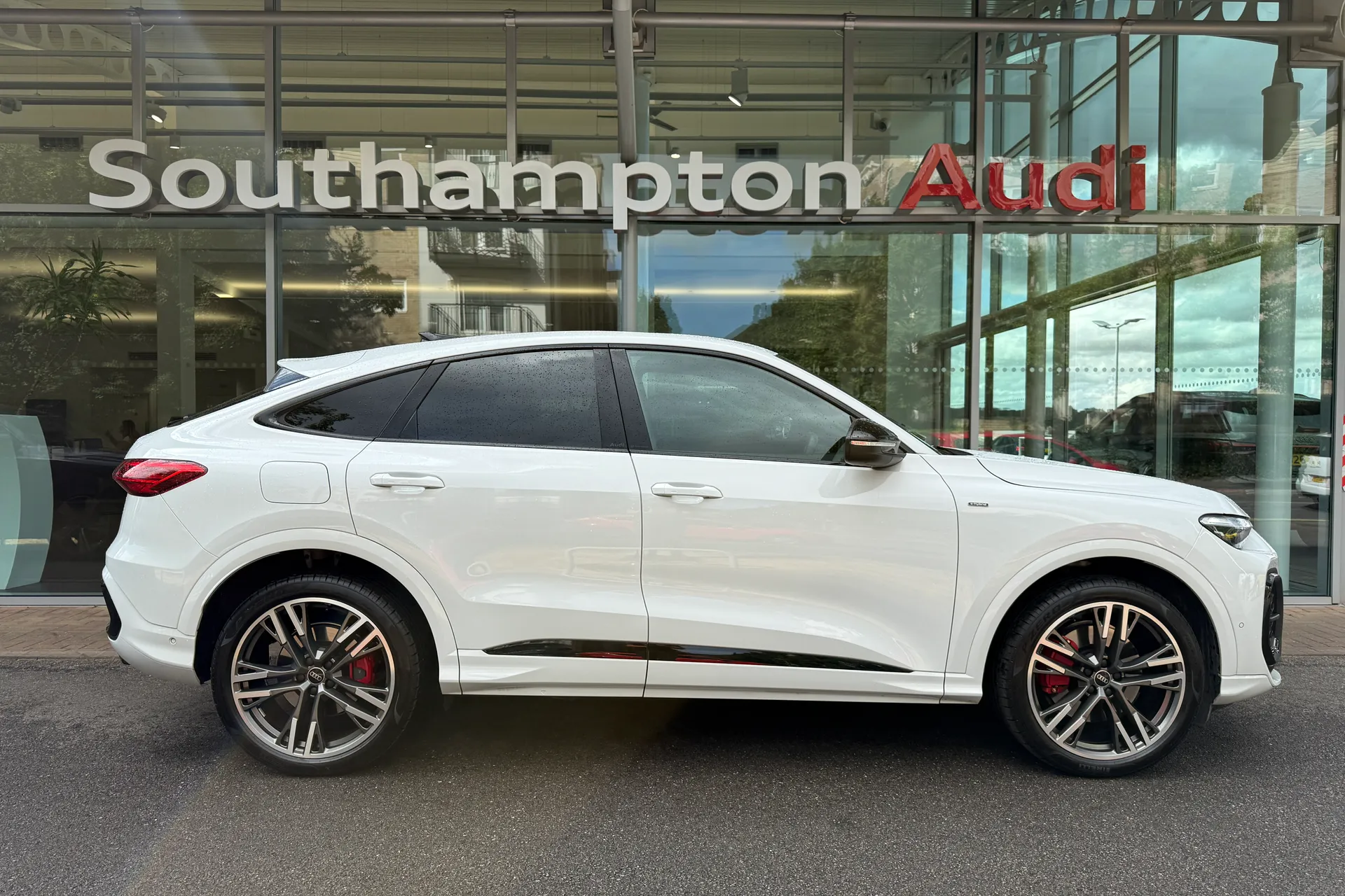 Audi Q5 thumbnail image number 4