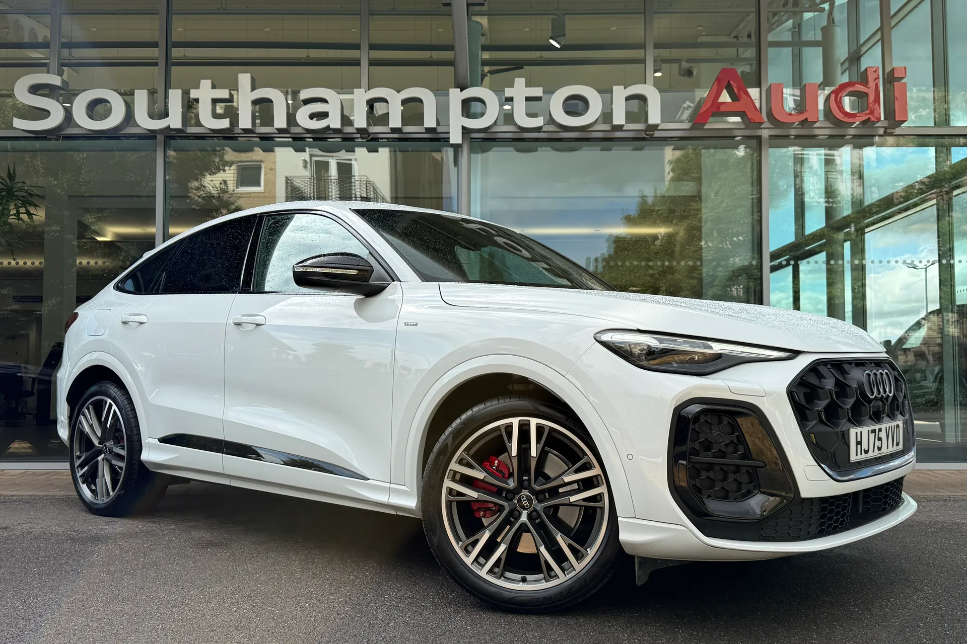 Audi Q5 focused image