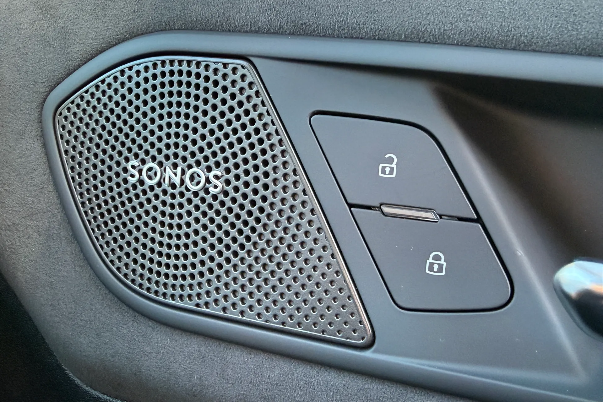 Audi Q3 thumbnail image number 20