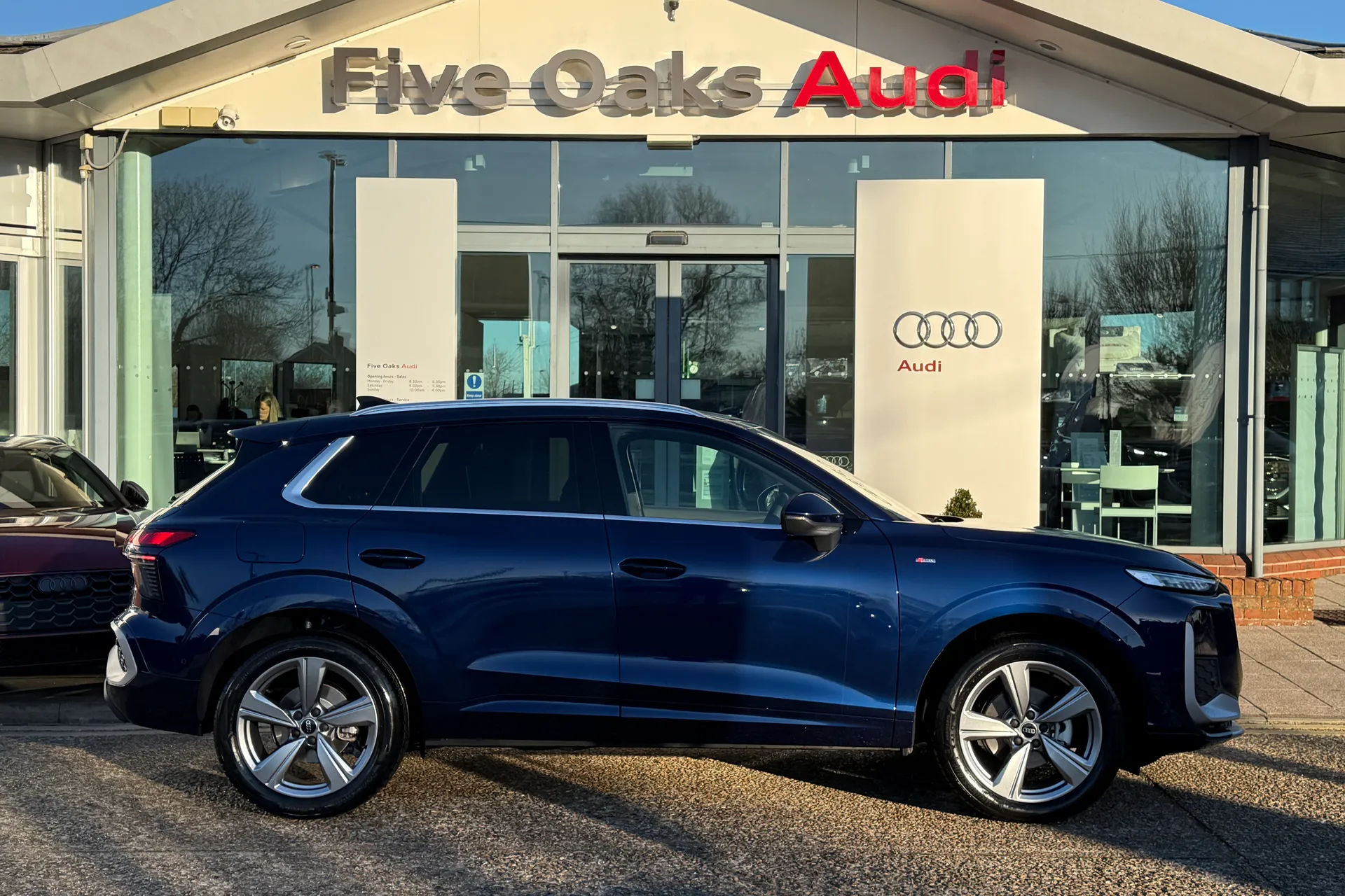 Audi Q3 thumbnail image number 2