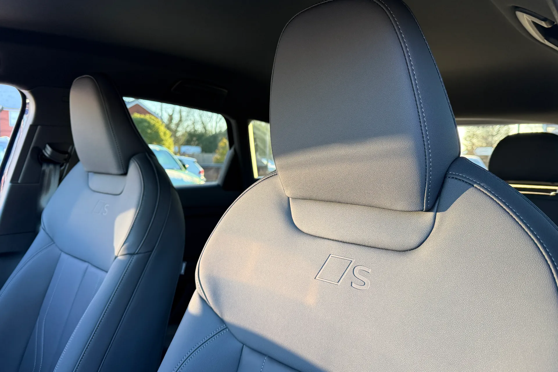 Audi Q3 thumbnail image number 36