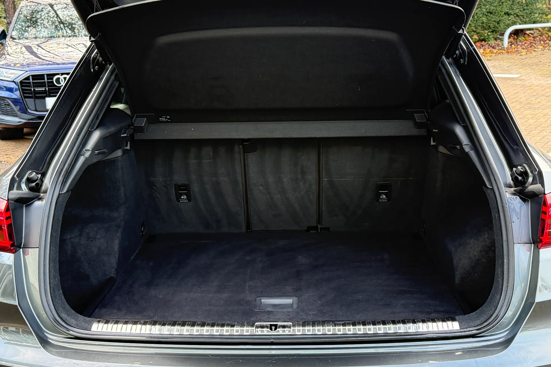 Audi Q3 thumbnail image number 32