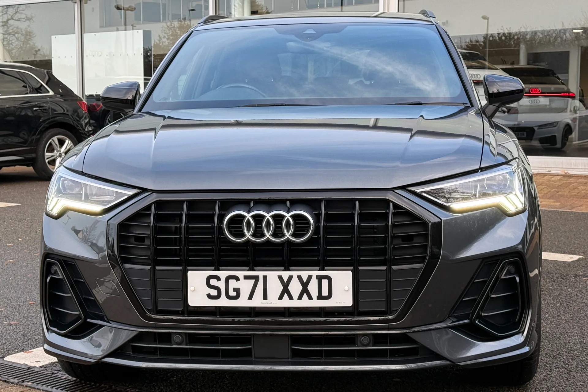 Audi Q3 thumbnail image number 16