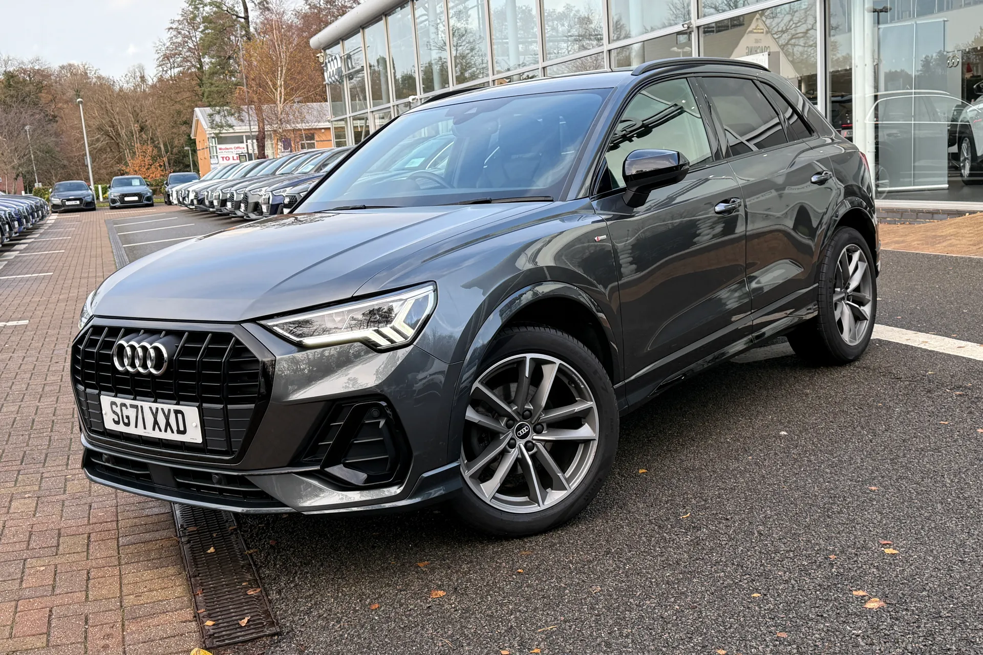 Audi Q3 thumbnail image number 15