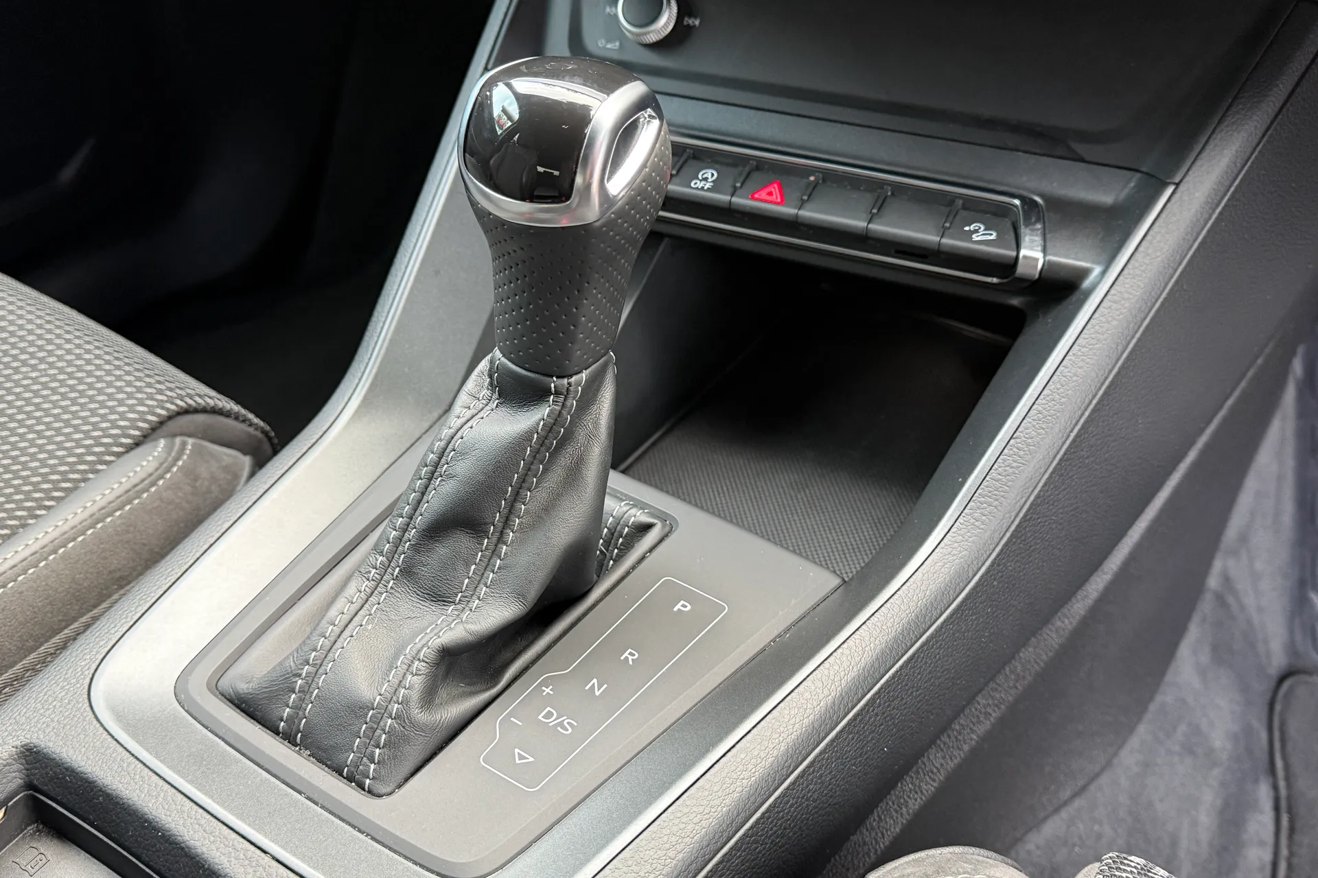 Audi Q3 thumbnail image number 45