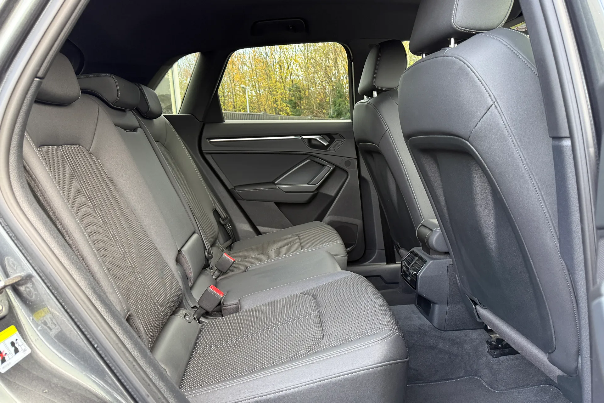 Audi Q3 thumbnail image number 10