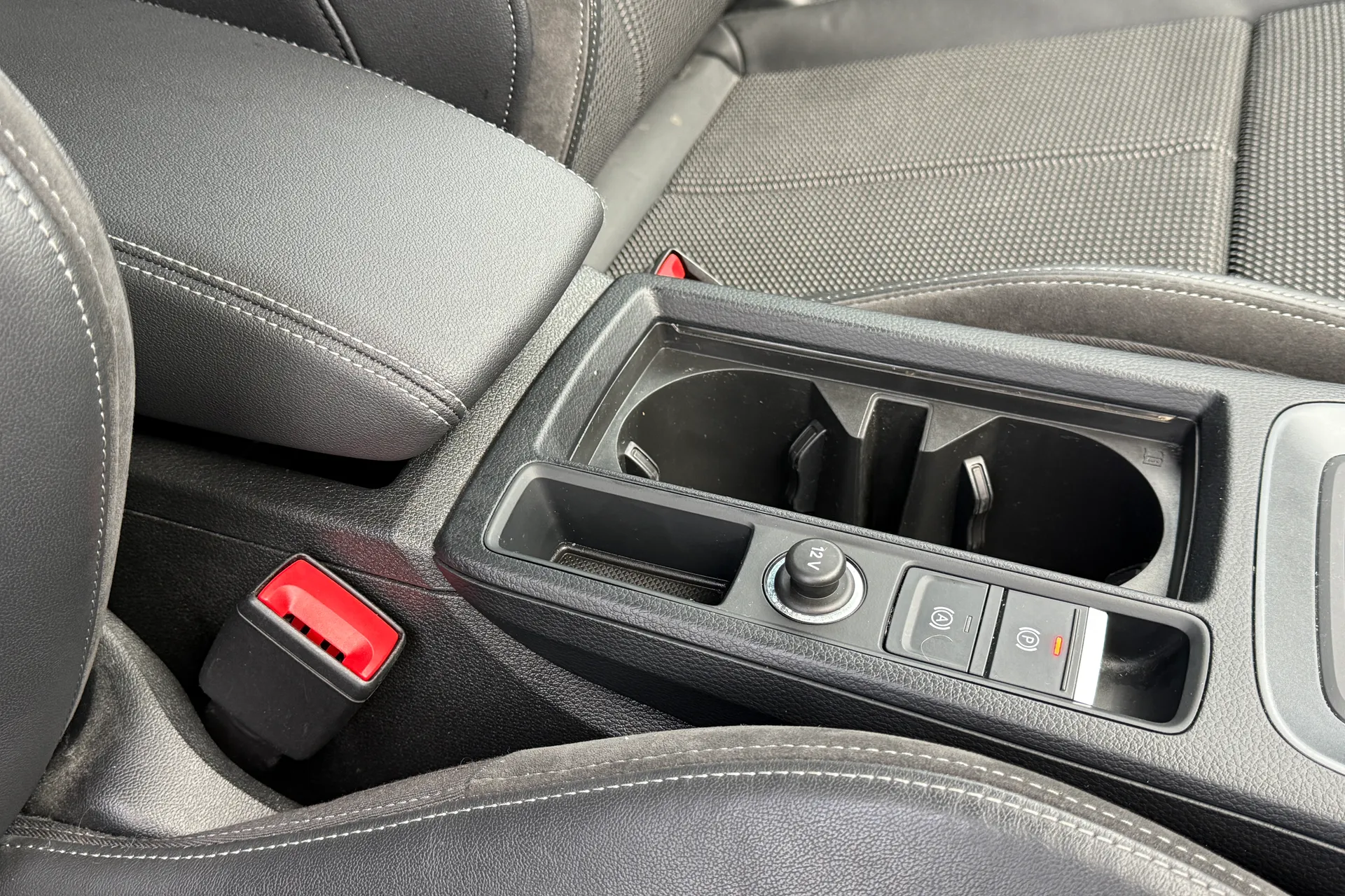 Audi Q3 thumbnail image number 44