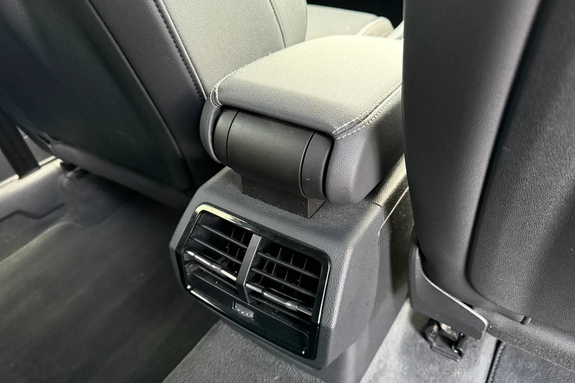 Audi Q3 thumbnail image number 28