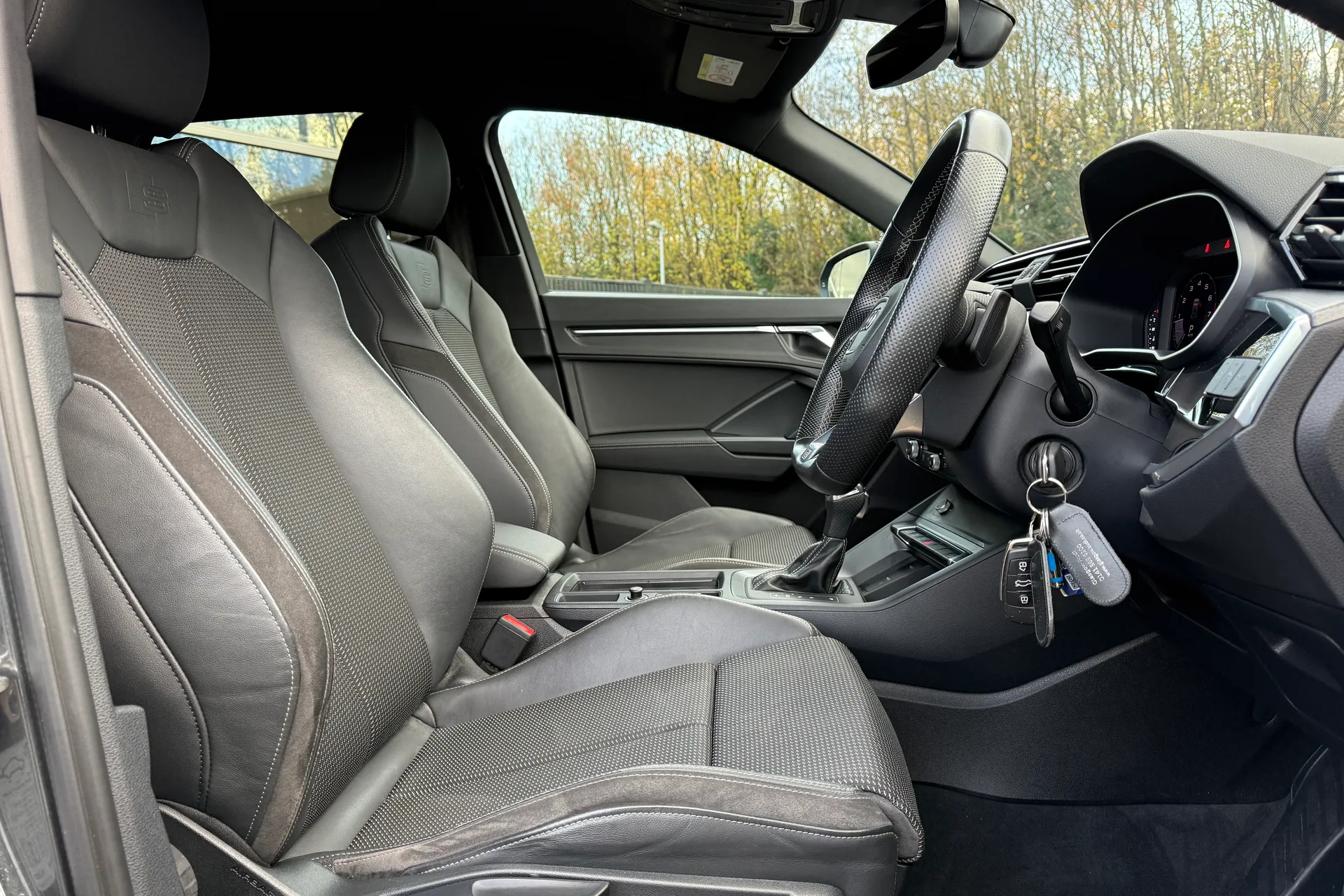 Audi Q3 thumbnail image number 12