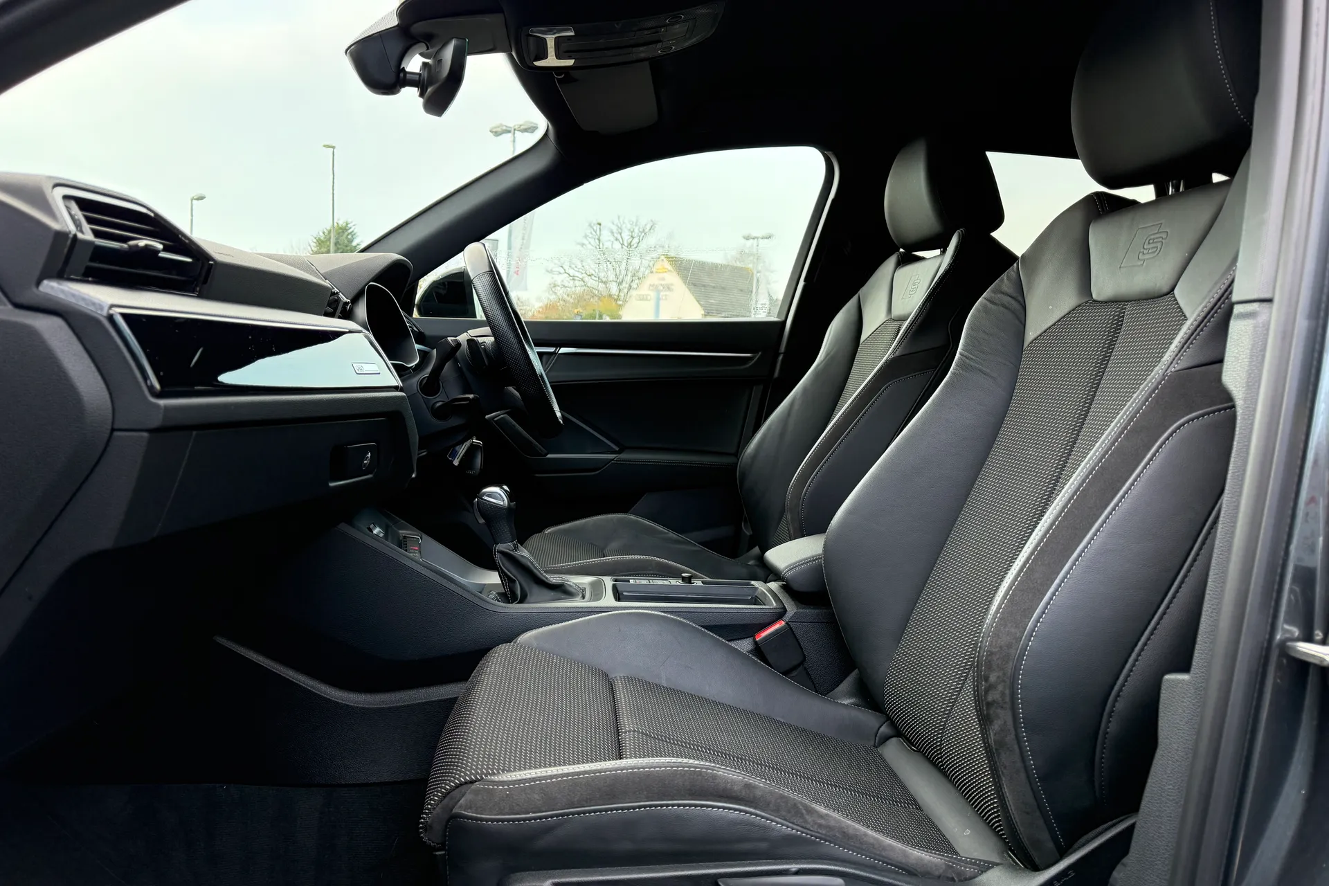 Audi Q3 thumbnail image number 18