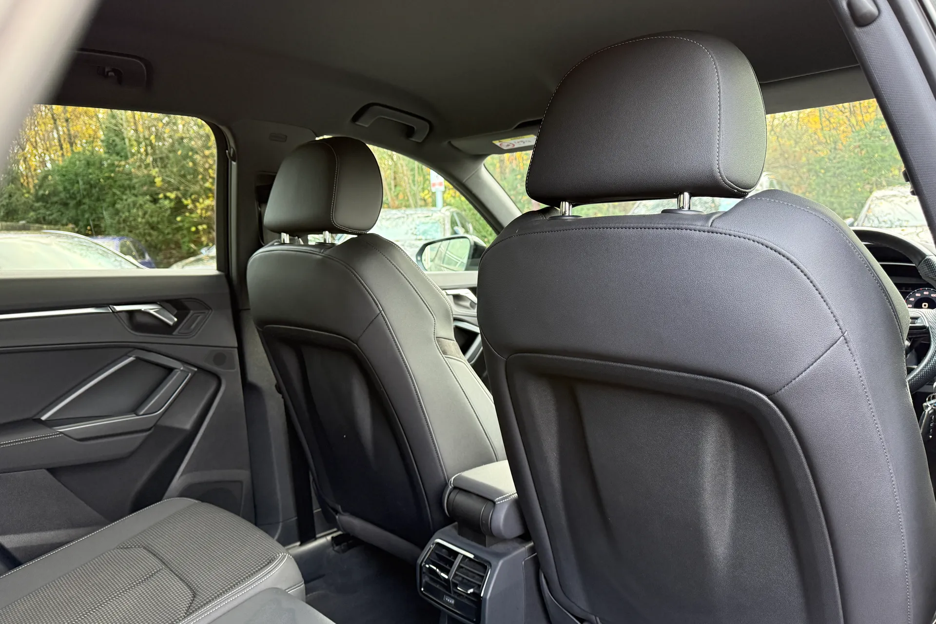 Audi Q3 thumbnail image number 11