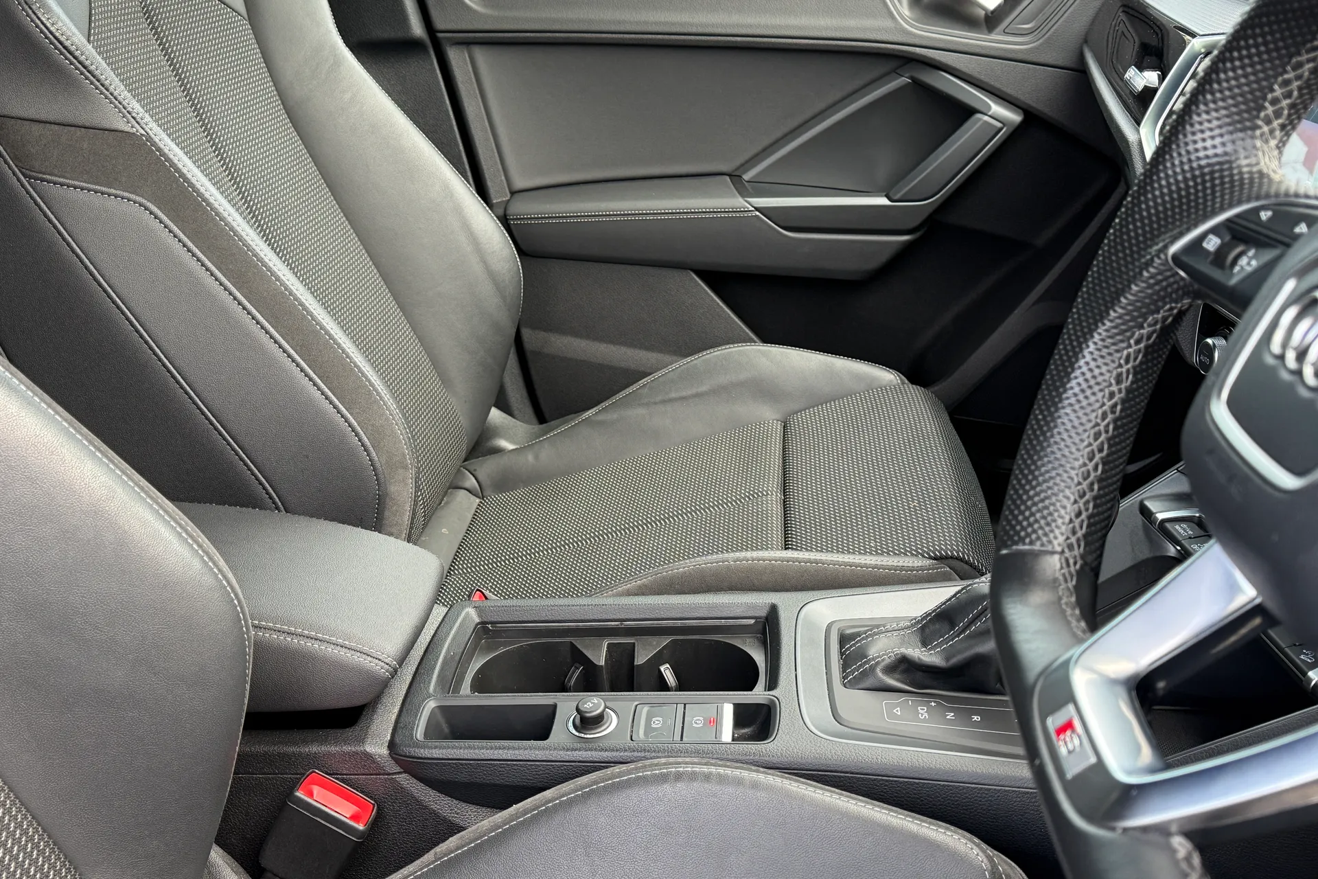 Audi Q3 thumbnail image number 43