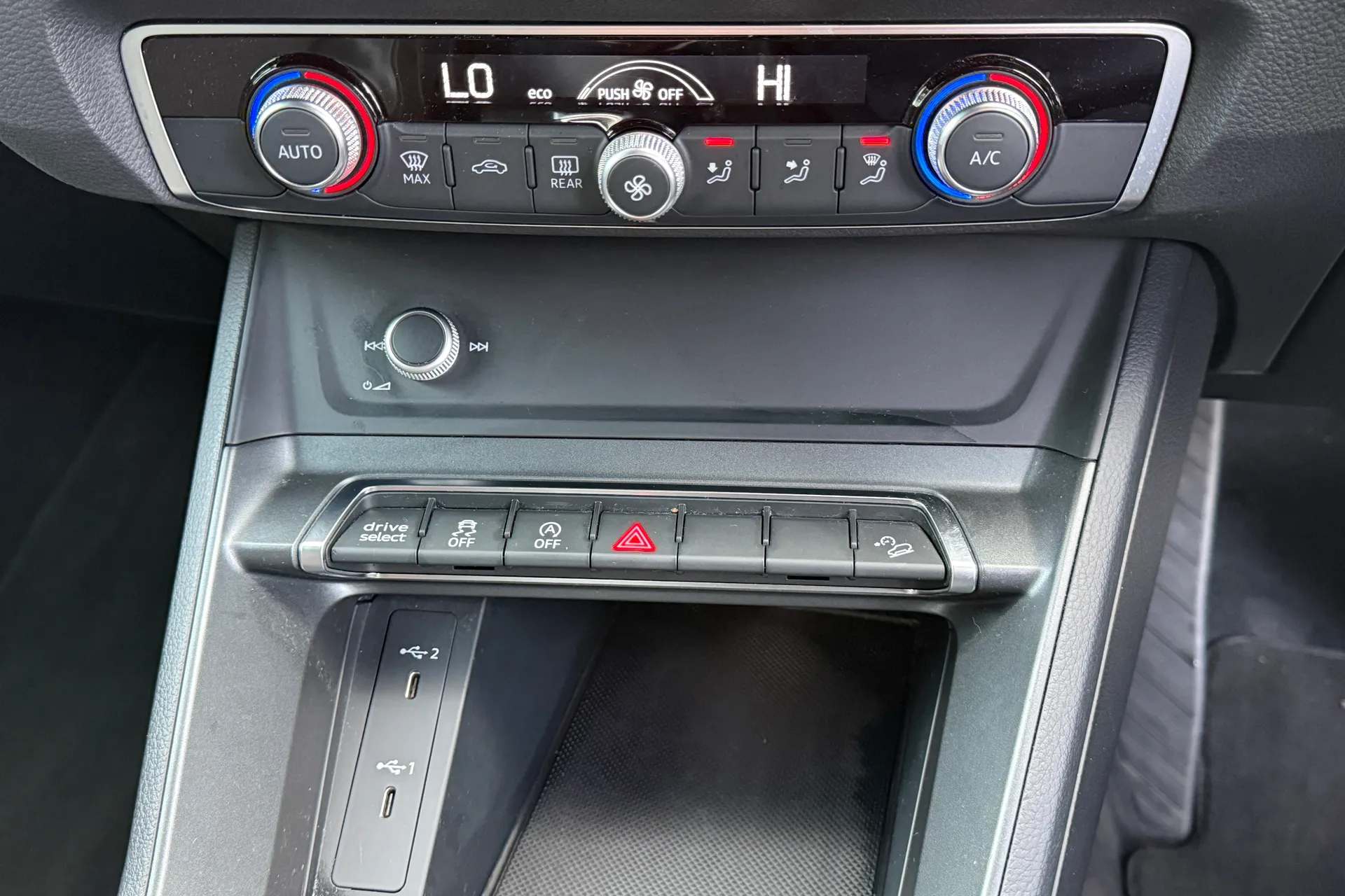 Audi Q3 thumbnail image number 46