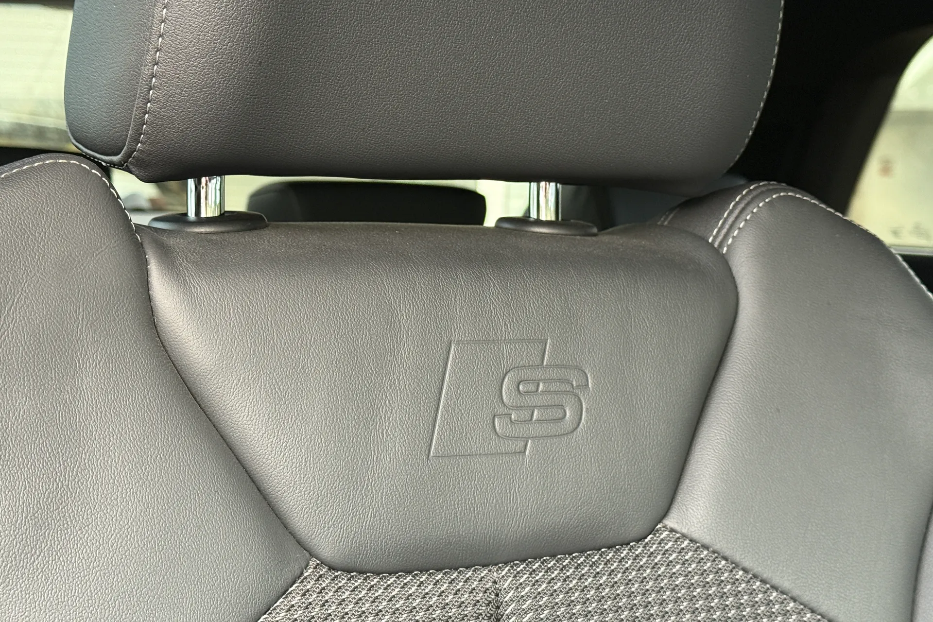 Audi Q3 thumbnail image number 38