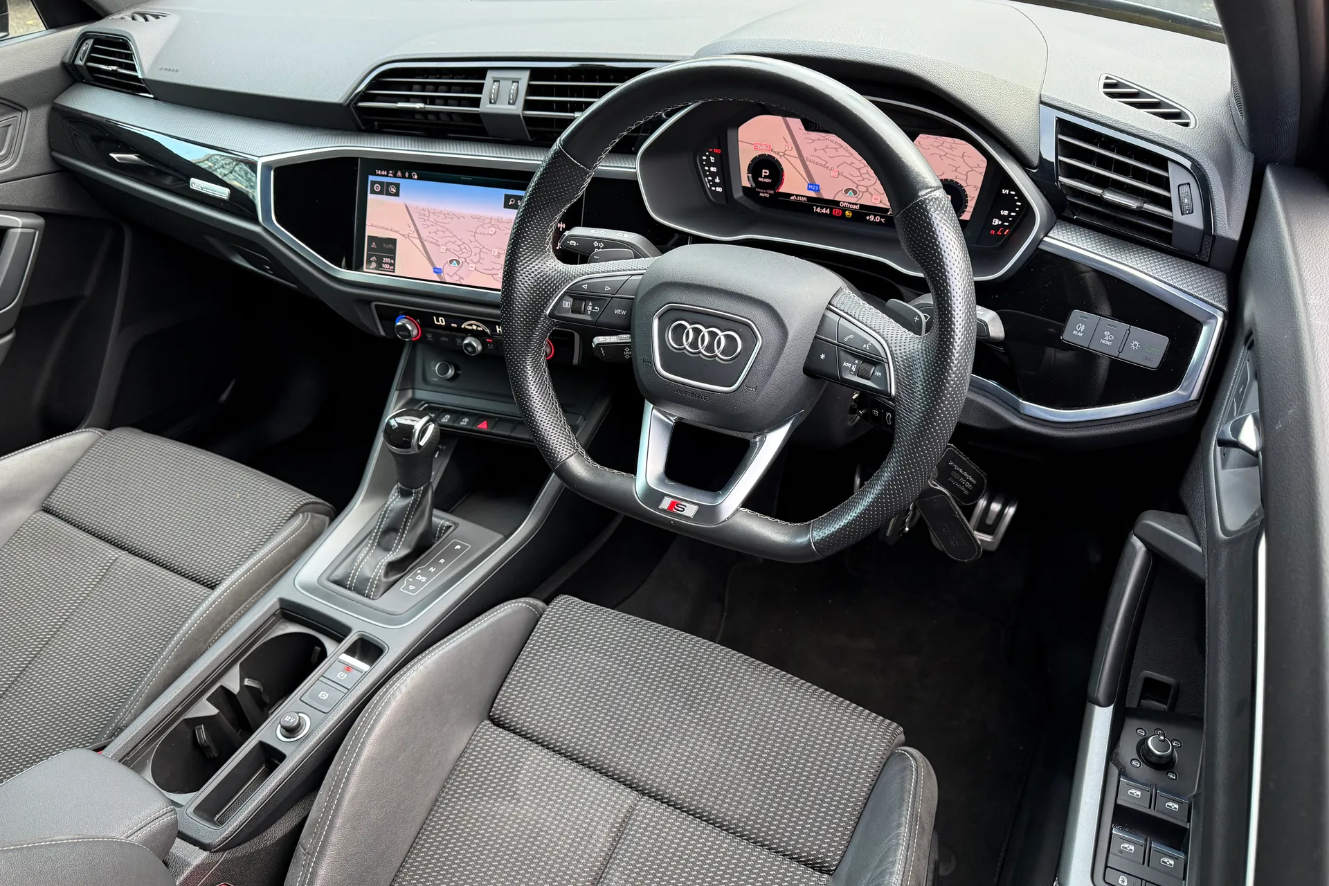 Audi Q3 thumbnail image number 13