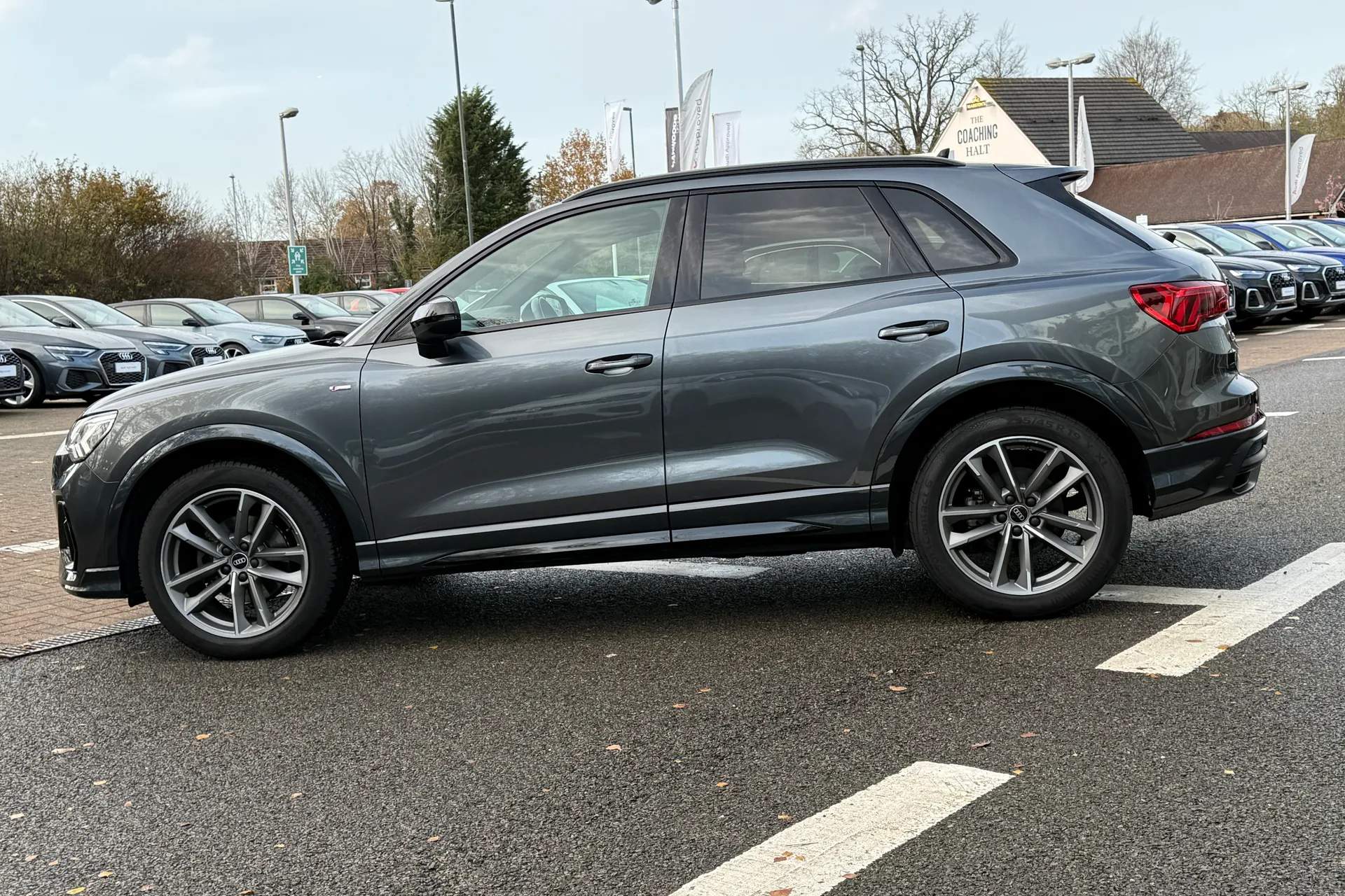 Audi Q3 thumbnail image number 14