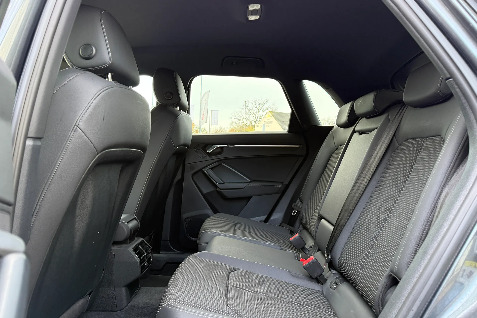 Audi Q3 thumbnail image number 20