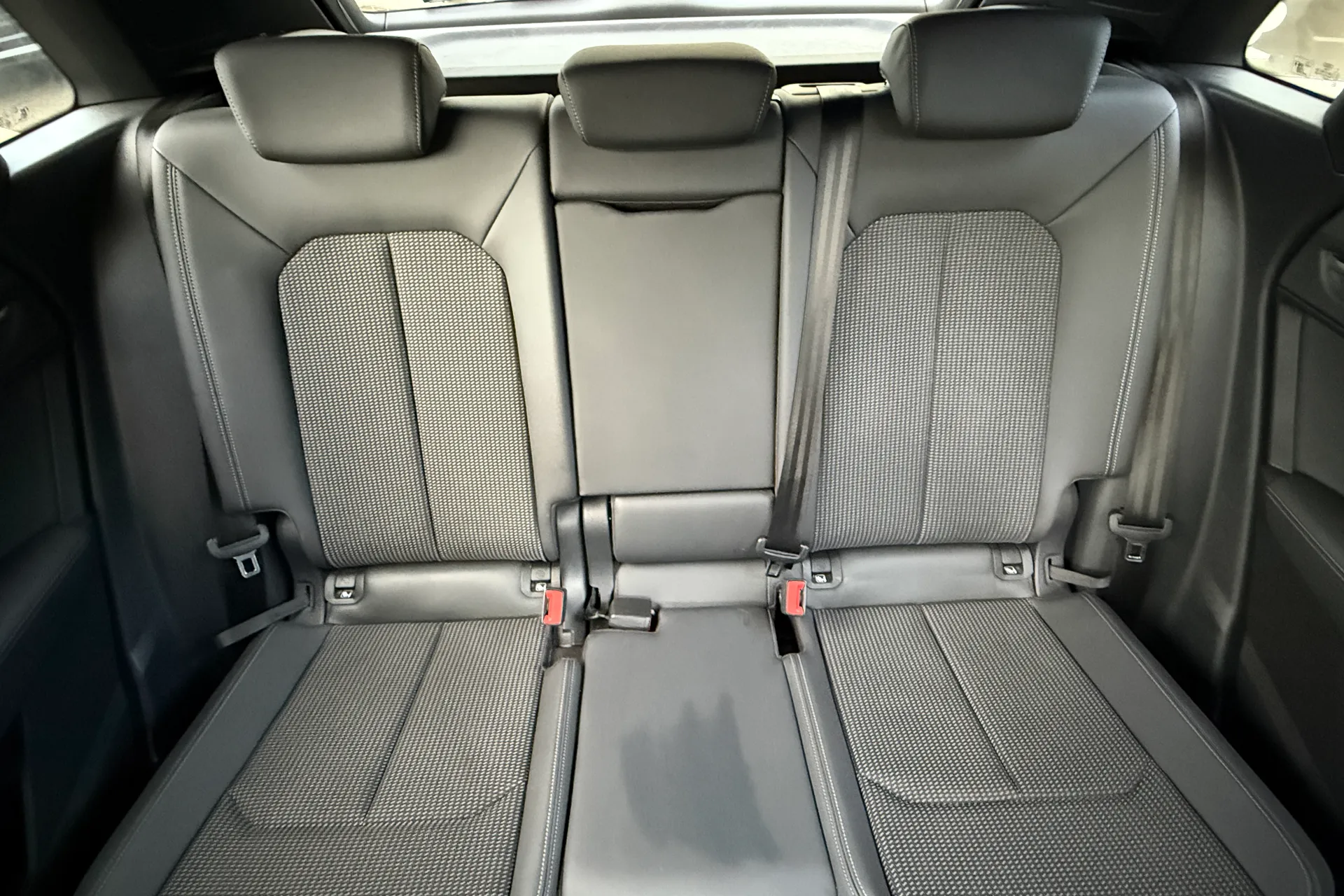 Audi Q3 thumbnail image number 25