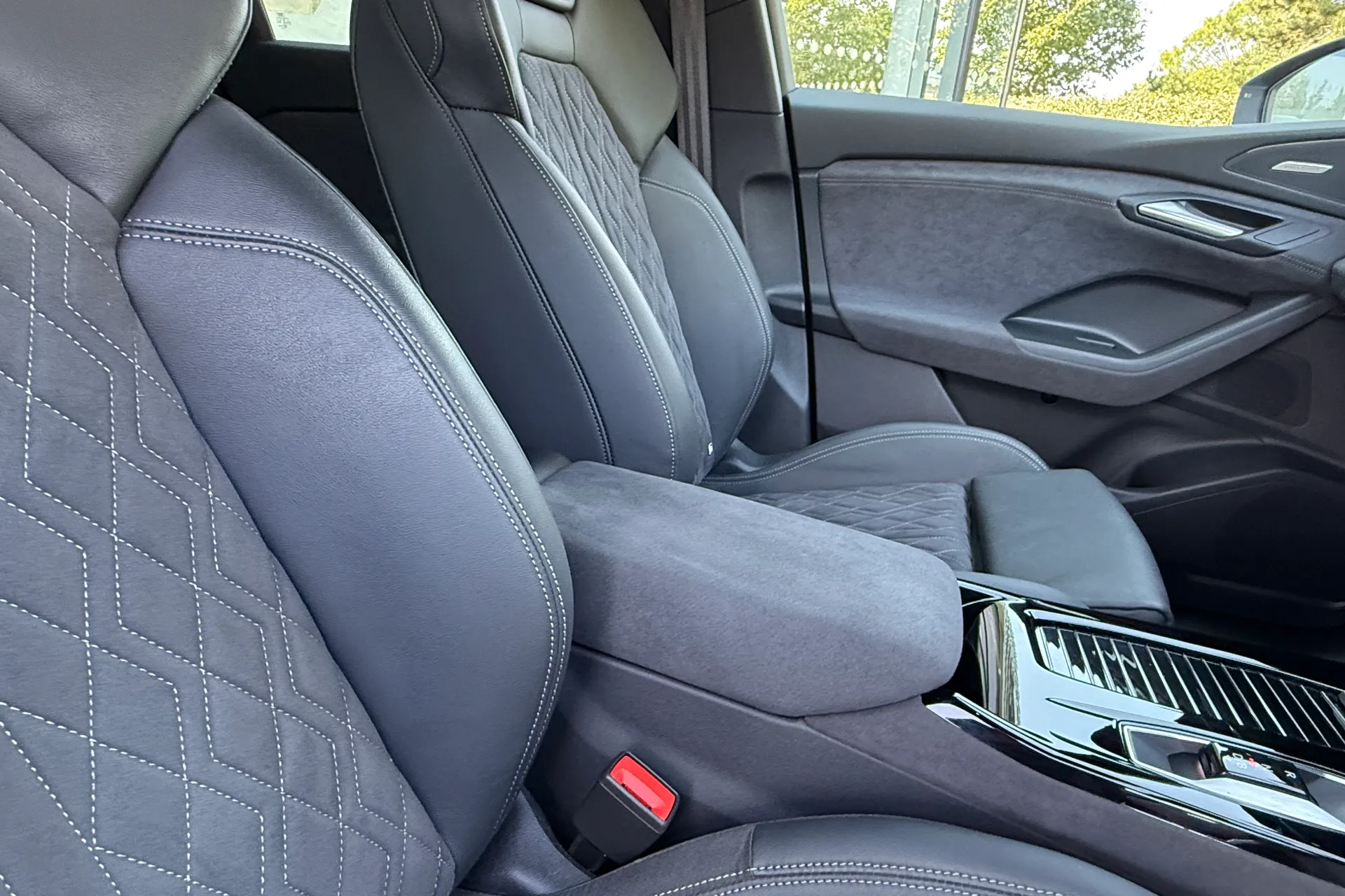 Audi Q6 thumbnail image number 31
