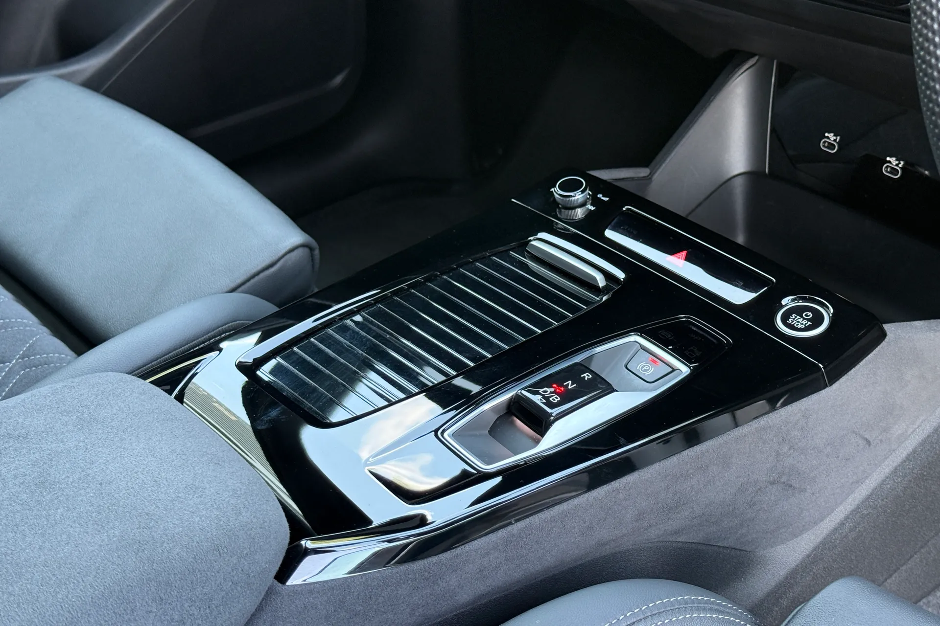 Audi Q6 thumbnail image number 17
