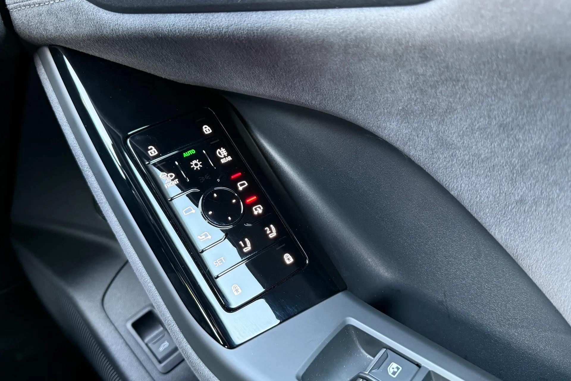 Audi Q6 thumbnail image number 30