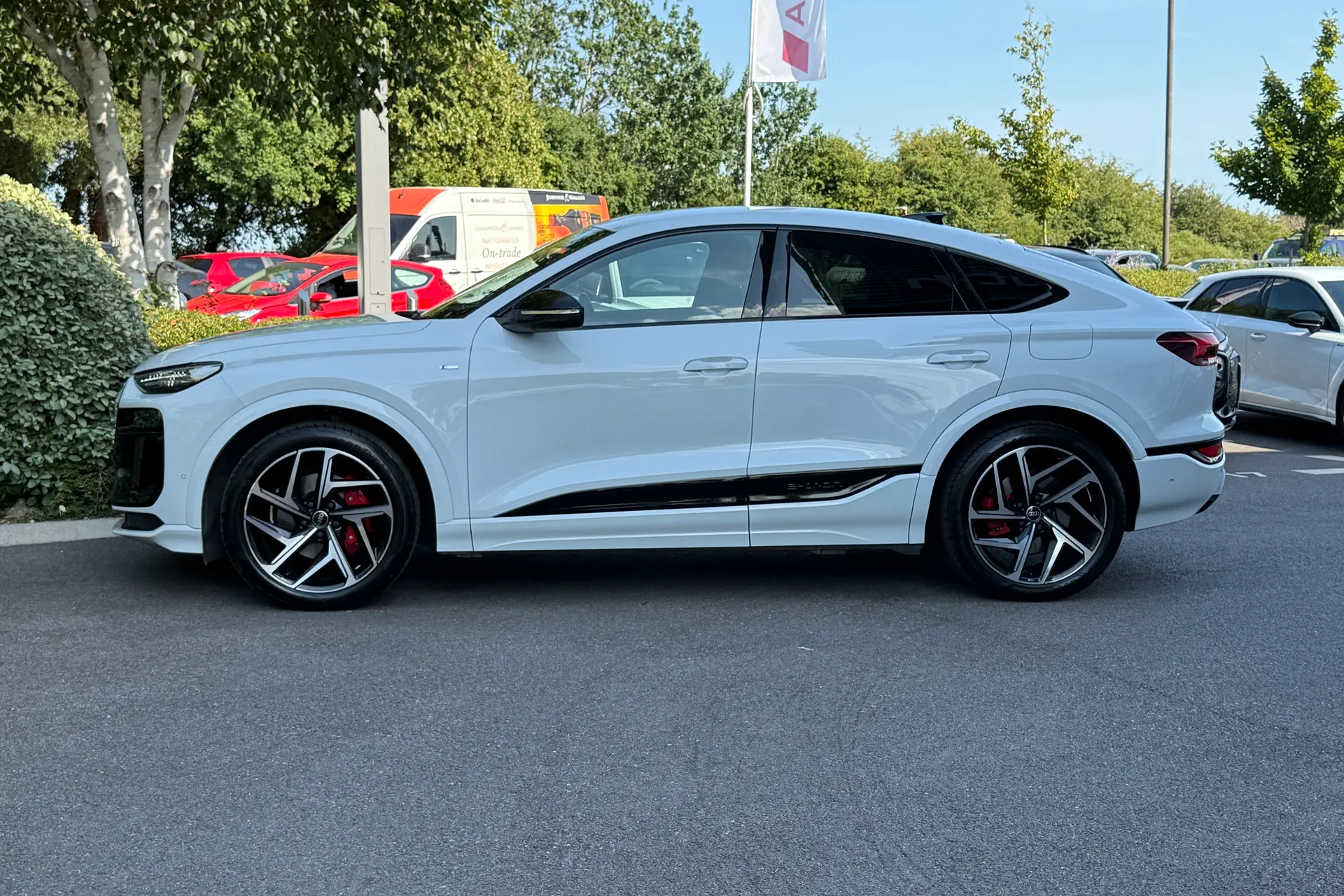 Audi Q6 thumbnail image number 20