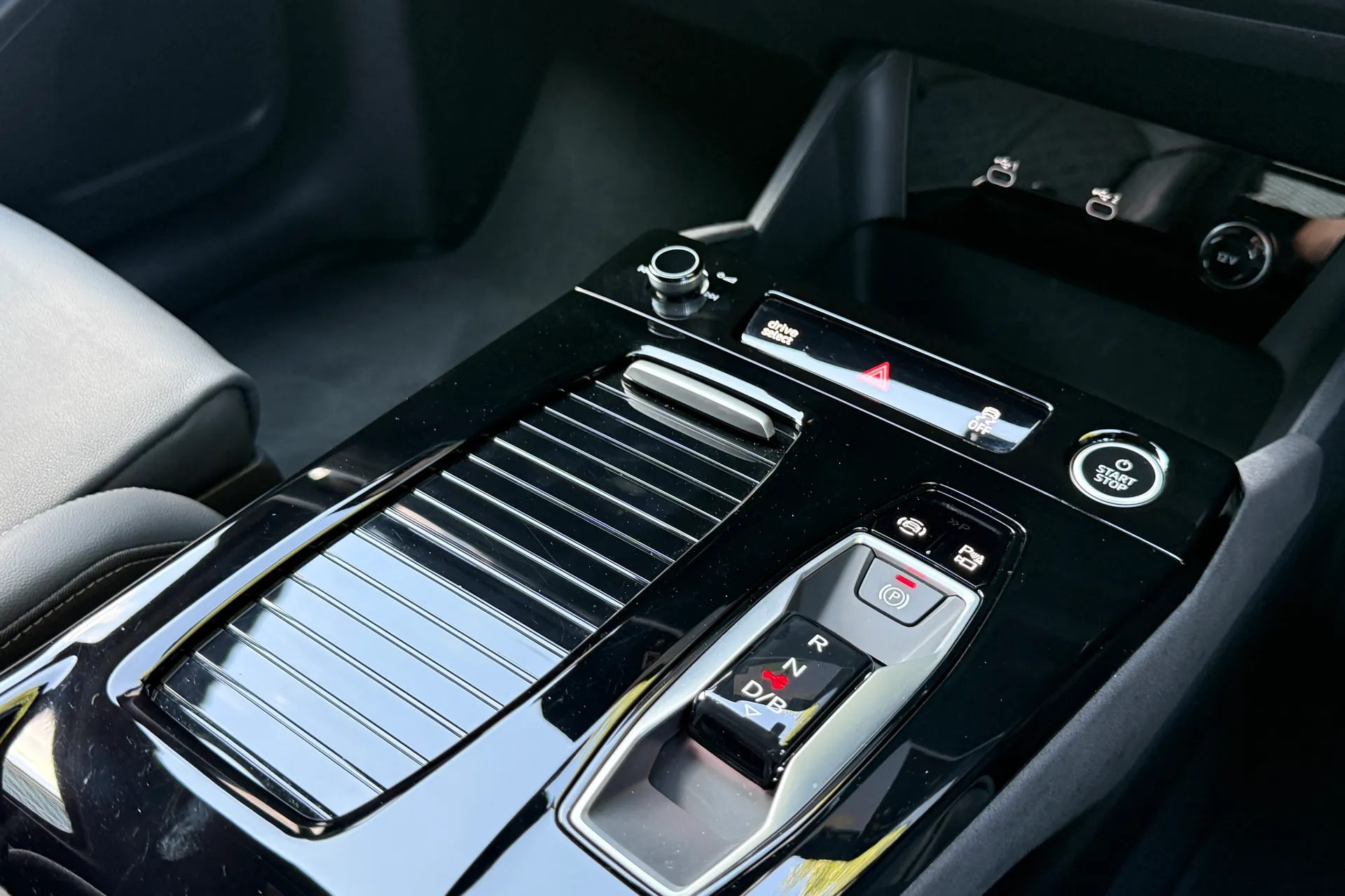 Audi Q6 thumbnail image number 51