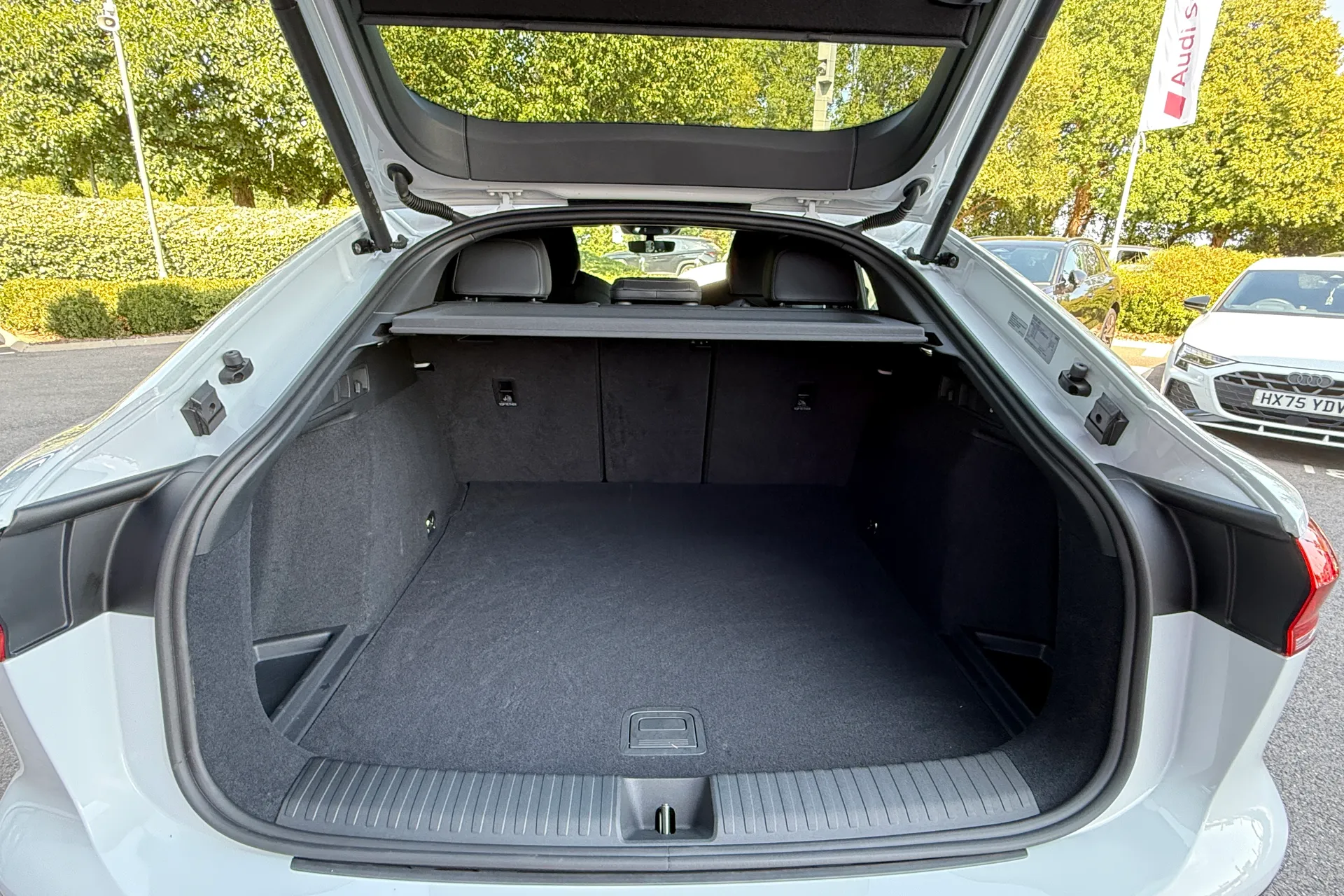Audi Q6 thumbnail image number 54