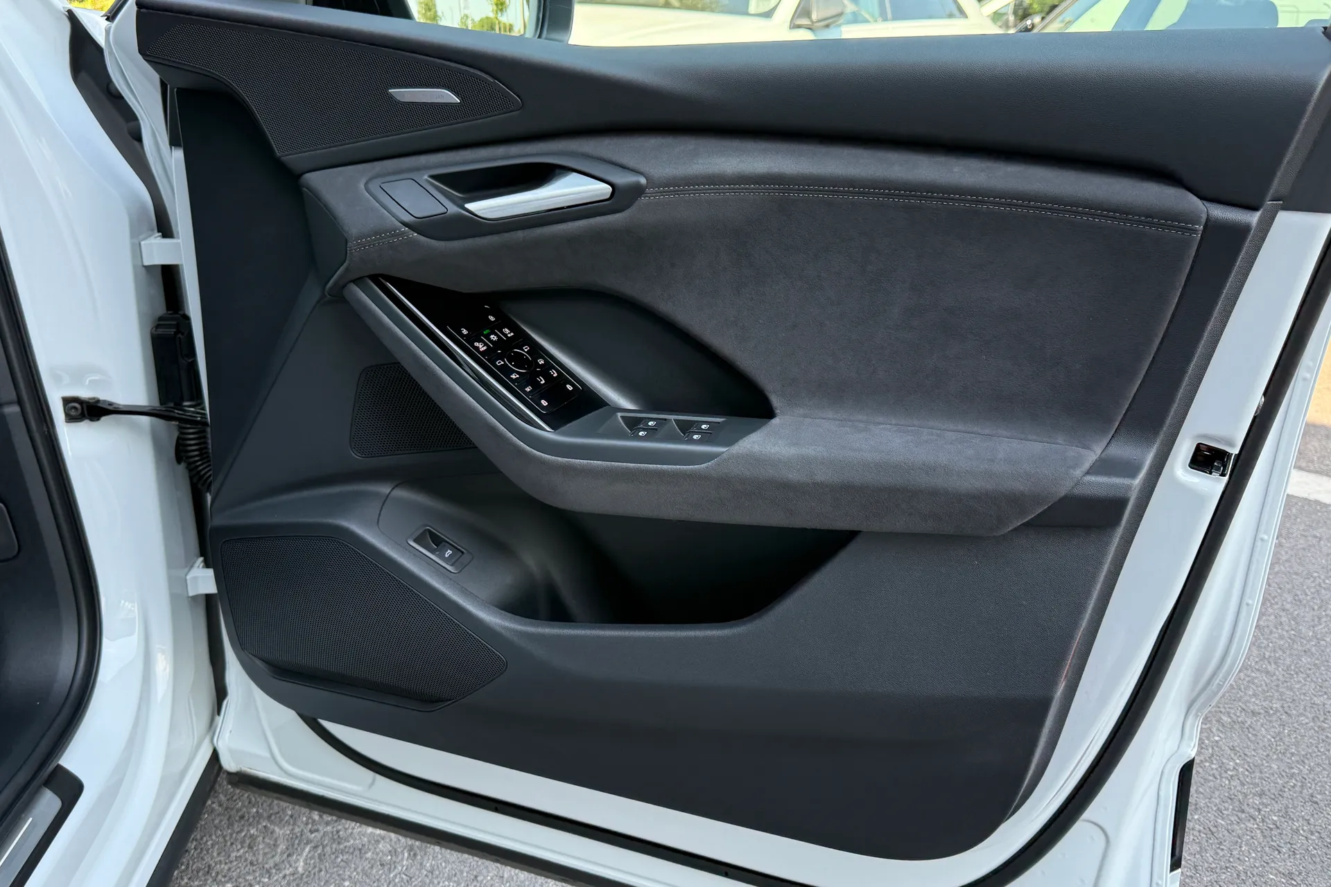 Audi Q6 thumbnail image number 33