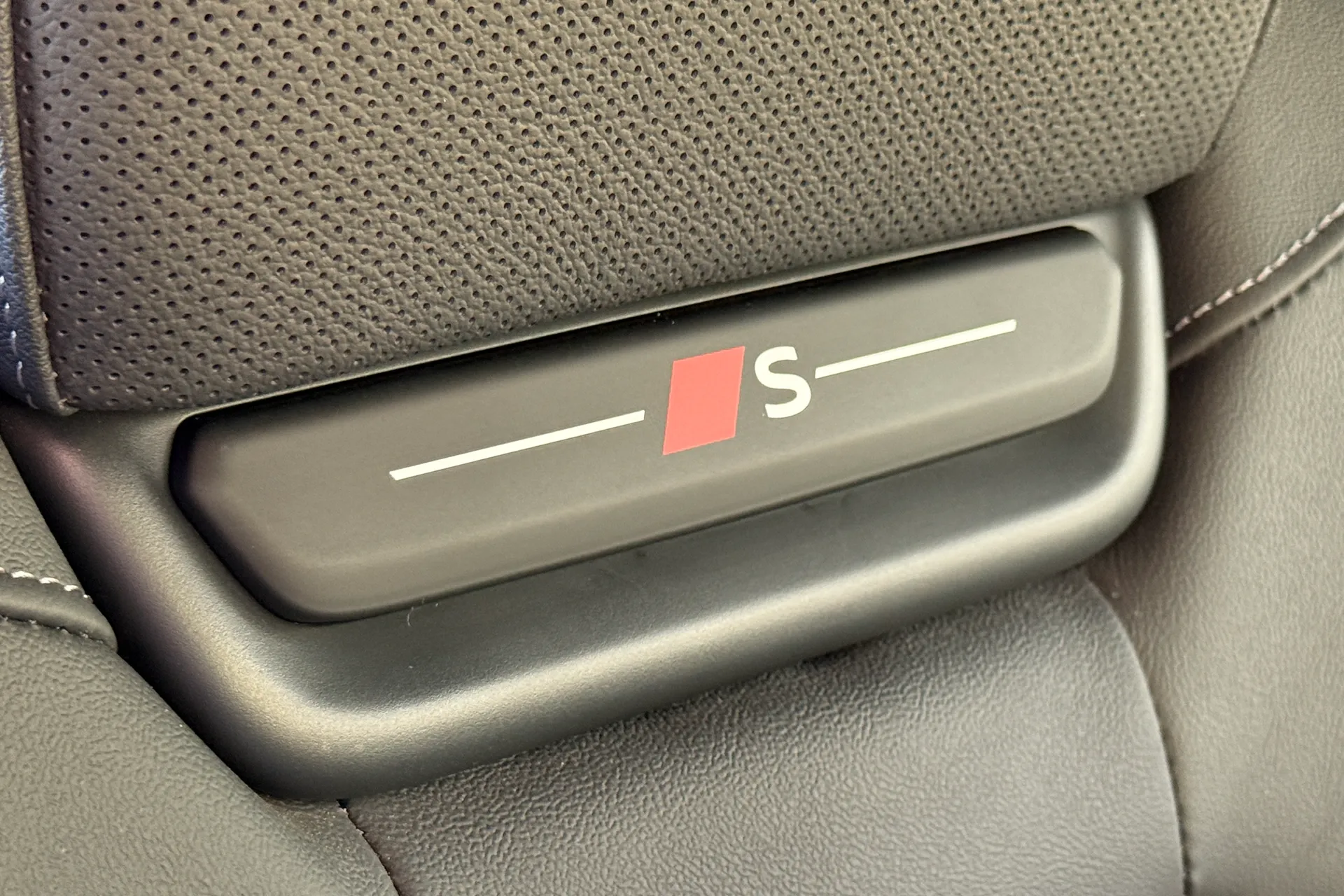 Audi Q6 thumbnail image number 27