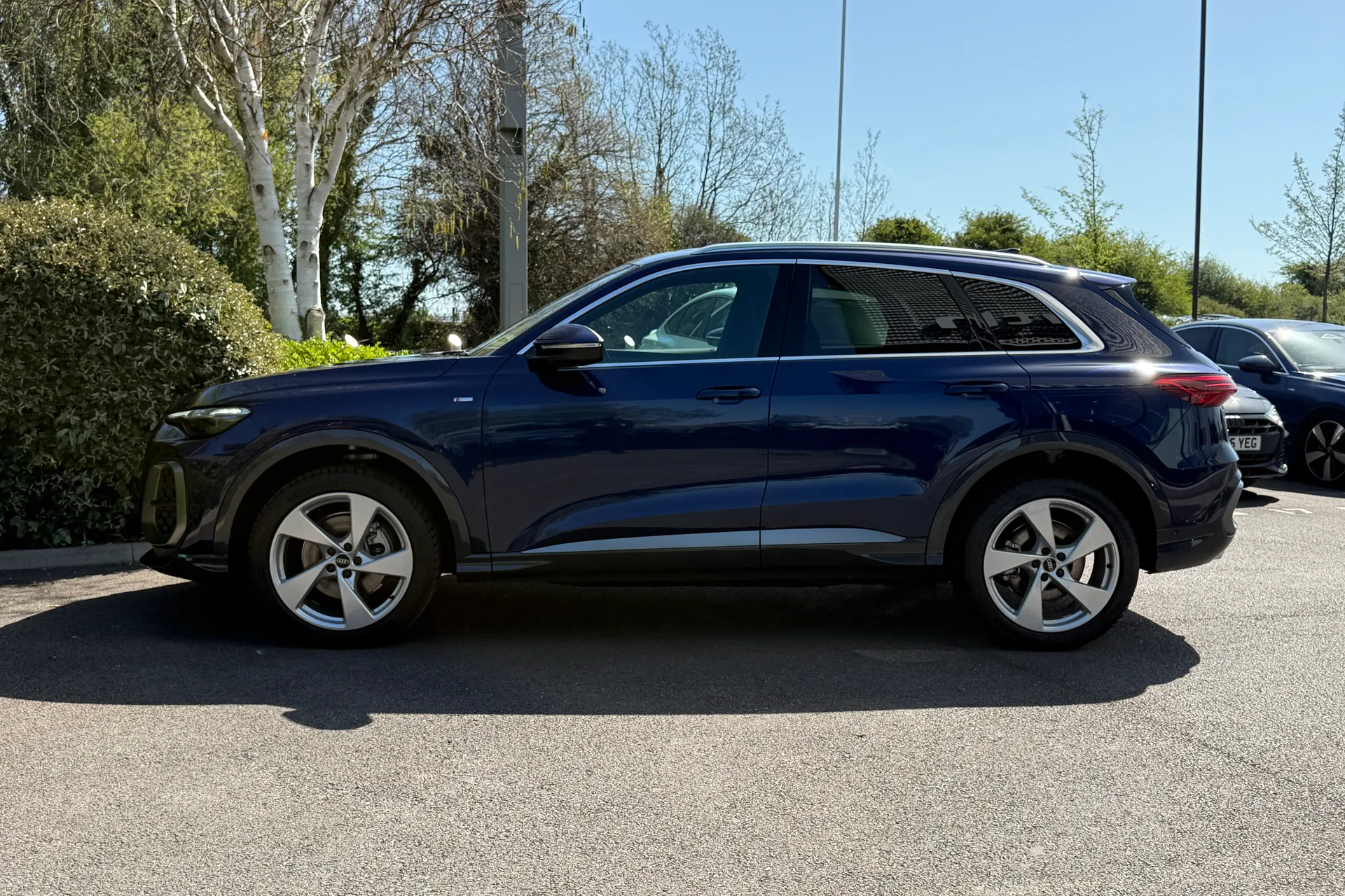 Audi Q5 thumbnail image number 2