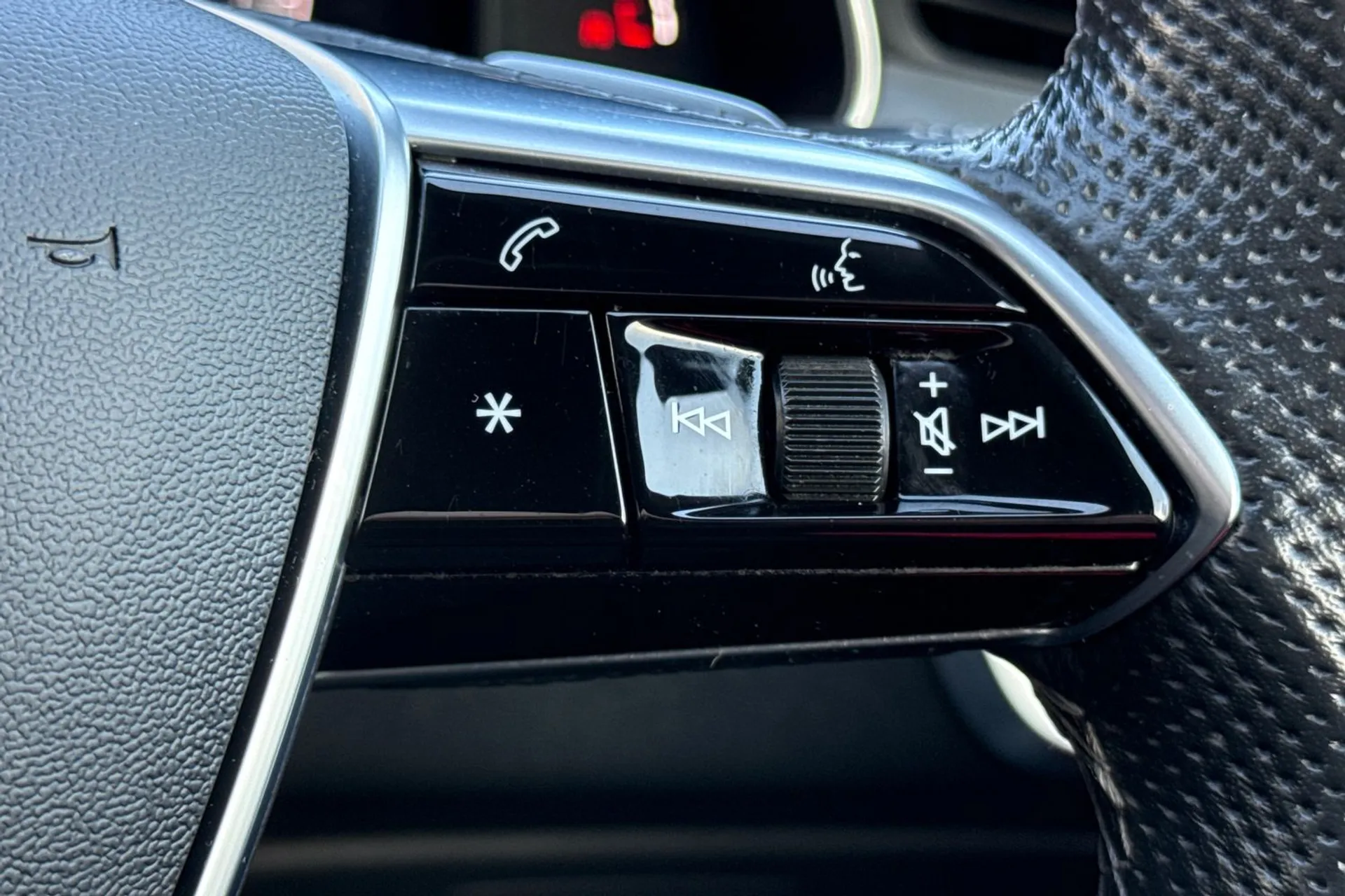 Audi A6 thumbnail image number 39