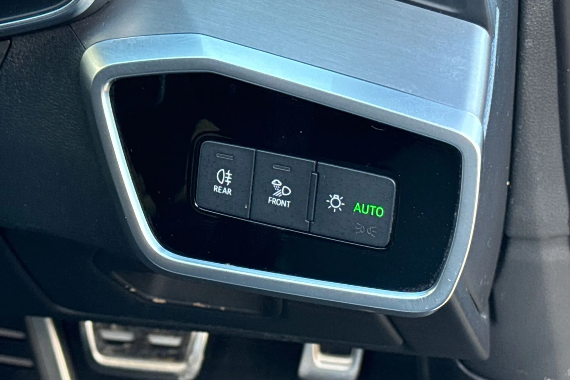 Audi A6 thumbnail image number 46