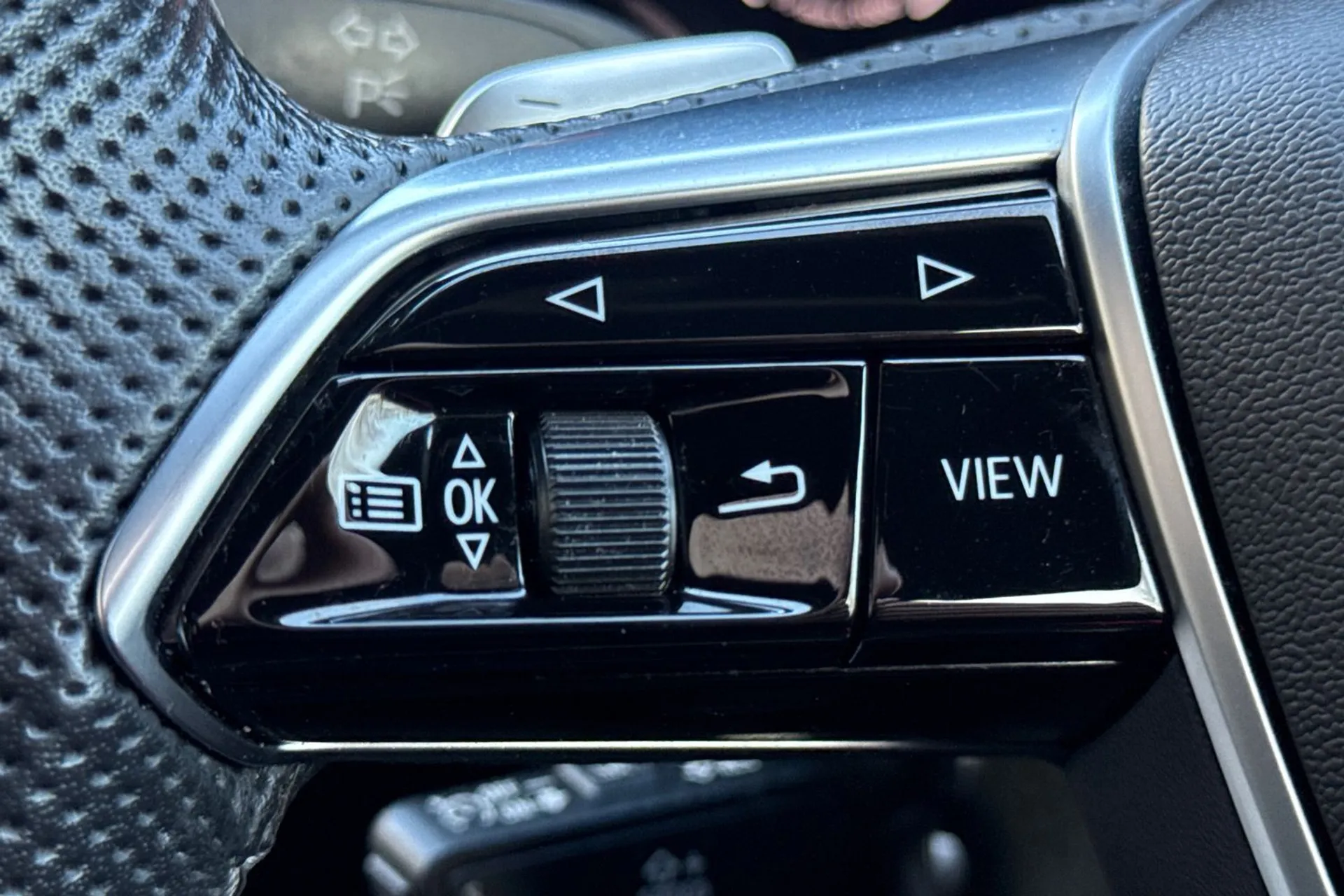 Audi A6 thumbnail image number 38