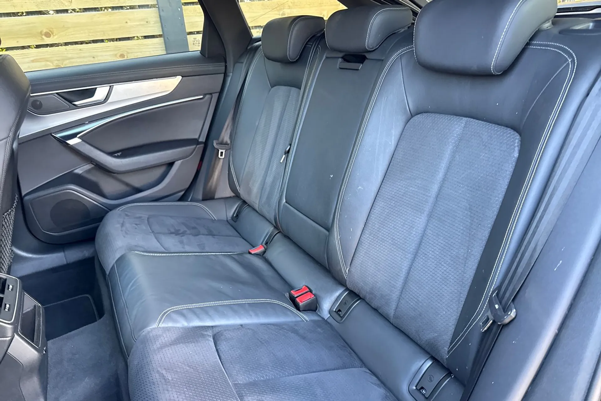 Audi A6 thumbnail image number 32