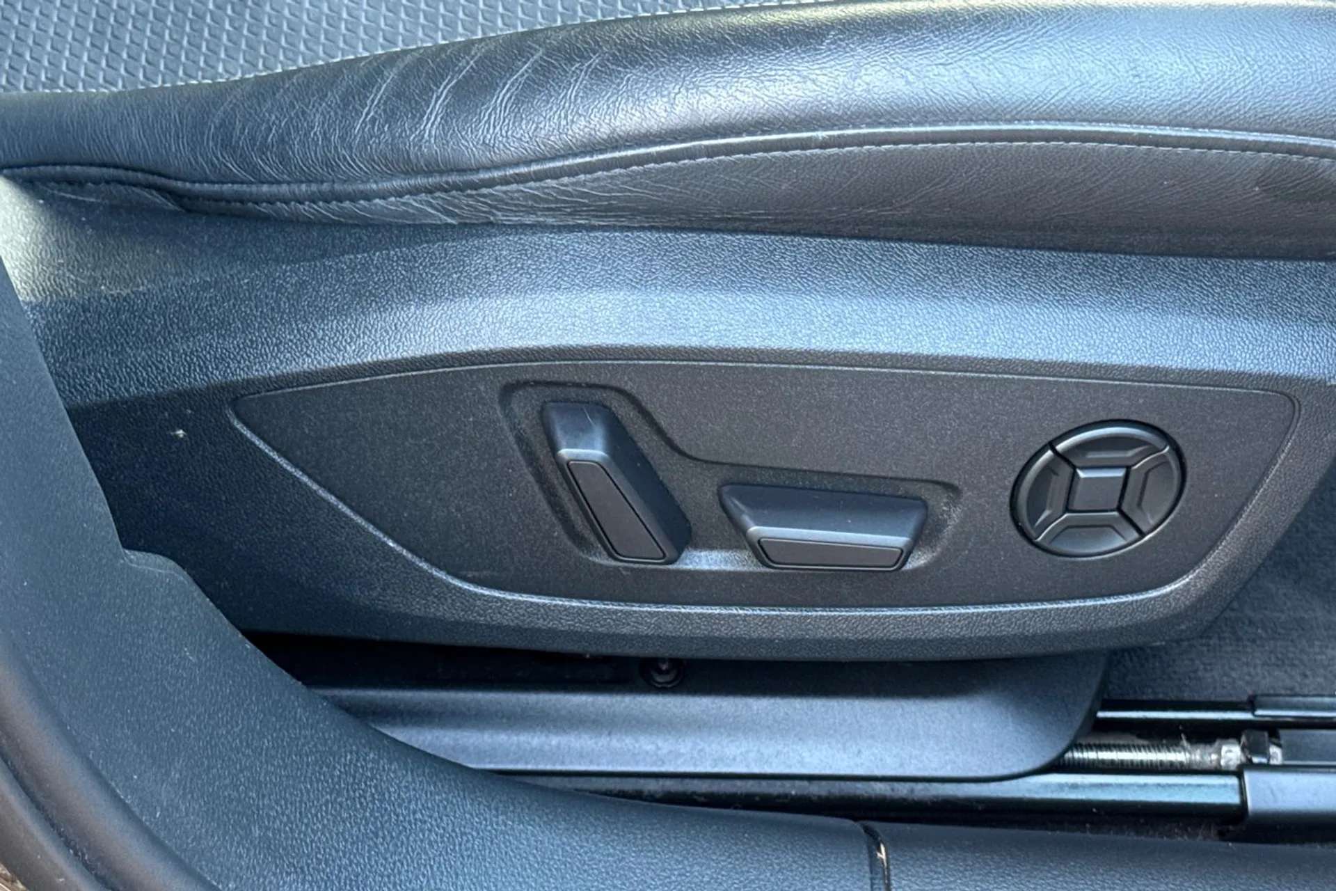 Audi A6 thumbnail image number 47