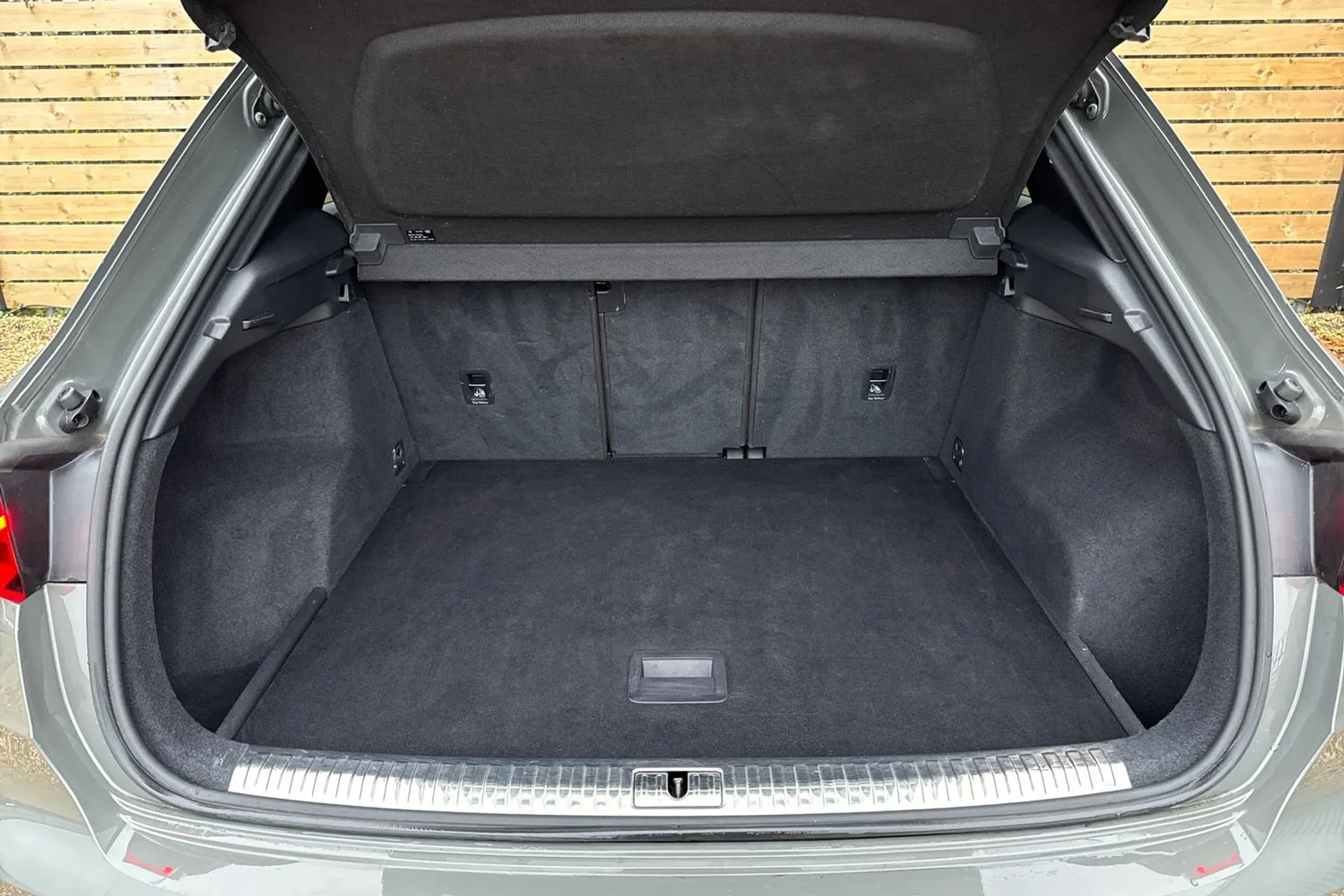 Audi Q3 thumbnail image number 21