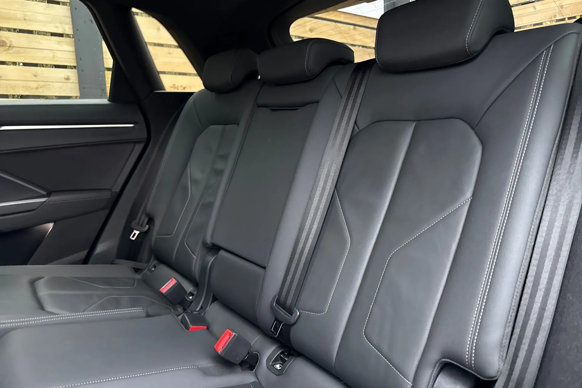 Audi Q3 thumbnail image number 33